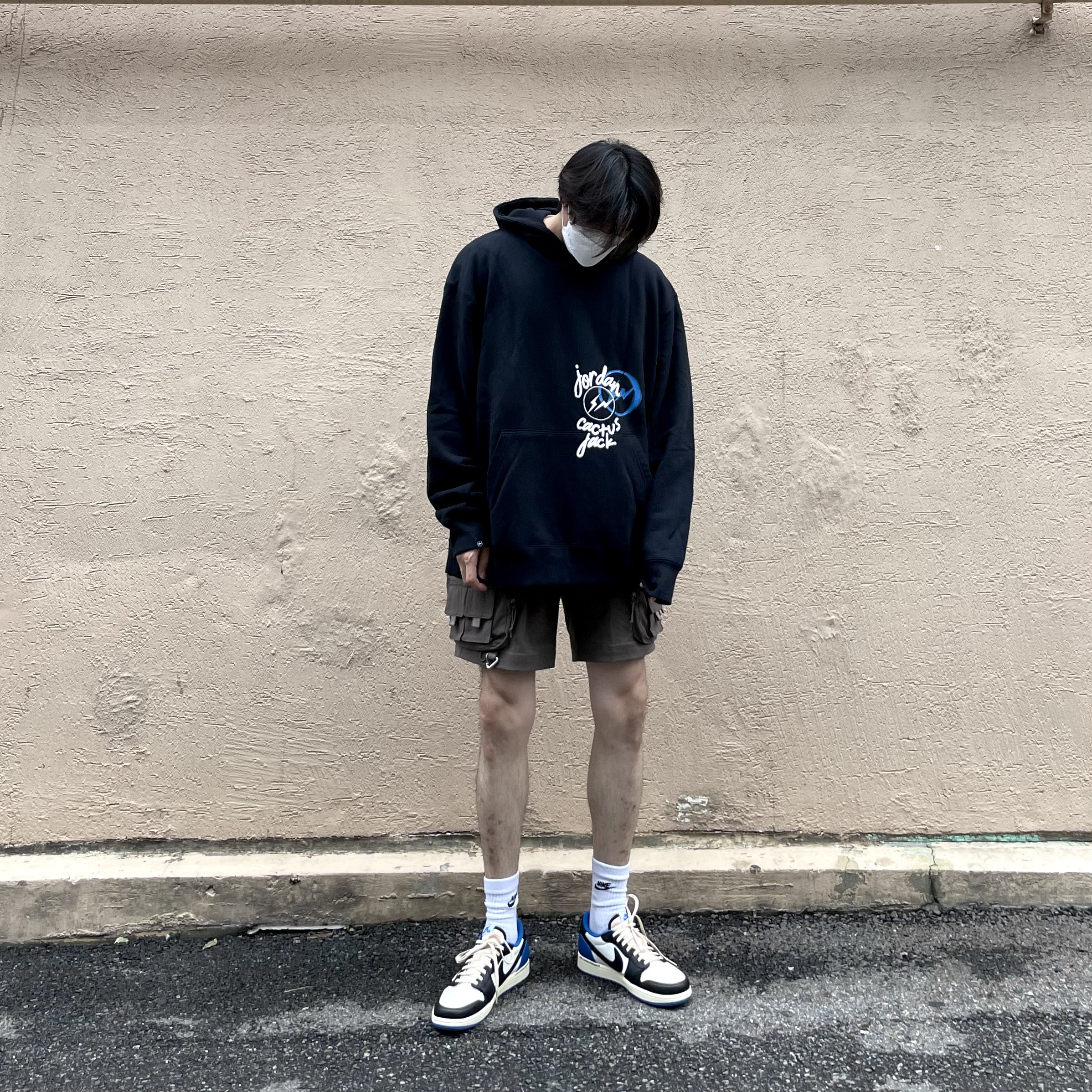 Jordan 1 x Travis Scott x Fragment Retro Low OG SP Military Blue, Jordan x Travis Scott x Fragment Hoodie Black (DJ0615-010) 착용 스타일