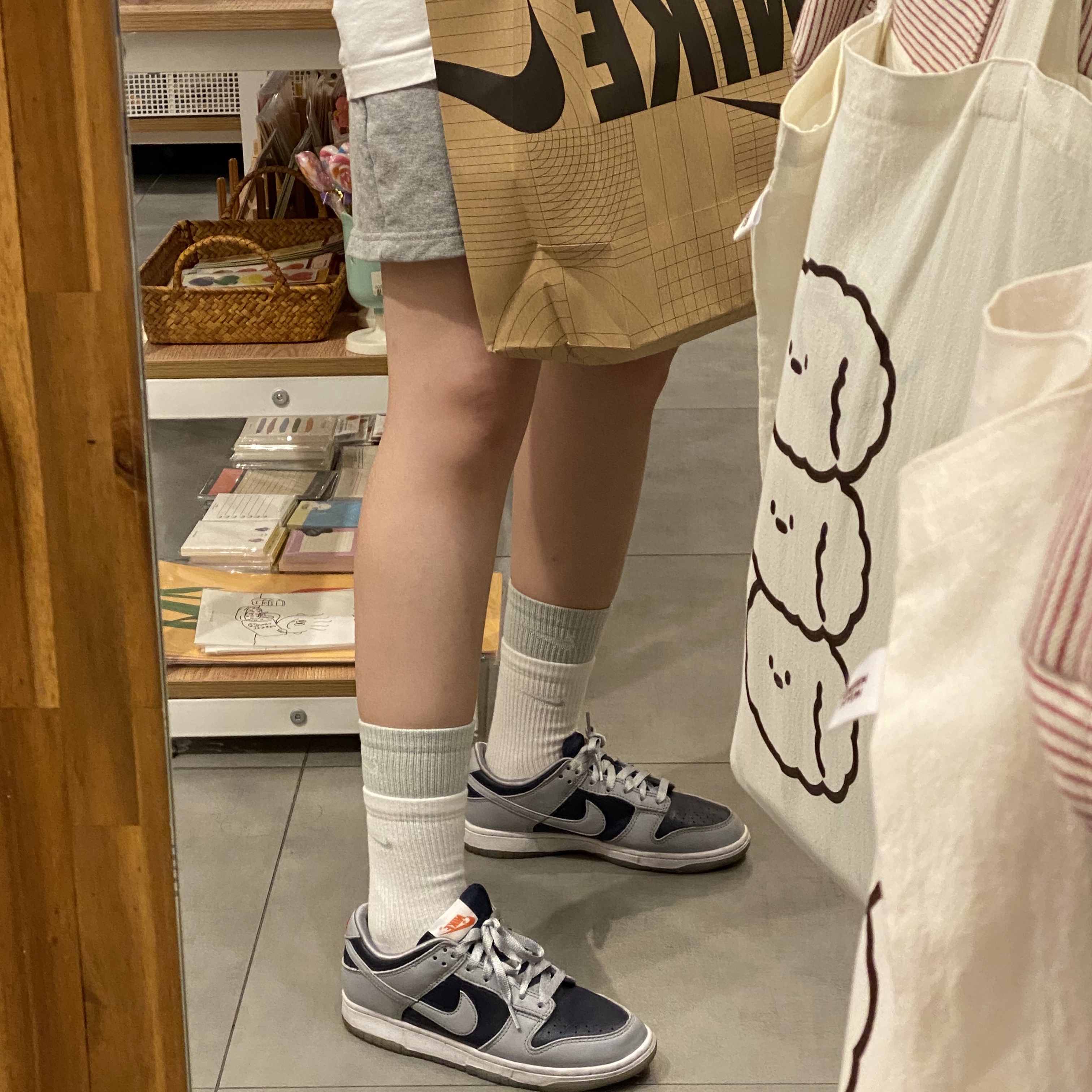 (W) Nike Dunk Low SP College Navy, (GS) Nike Dunk Low Black 착용 스타일