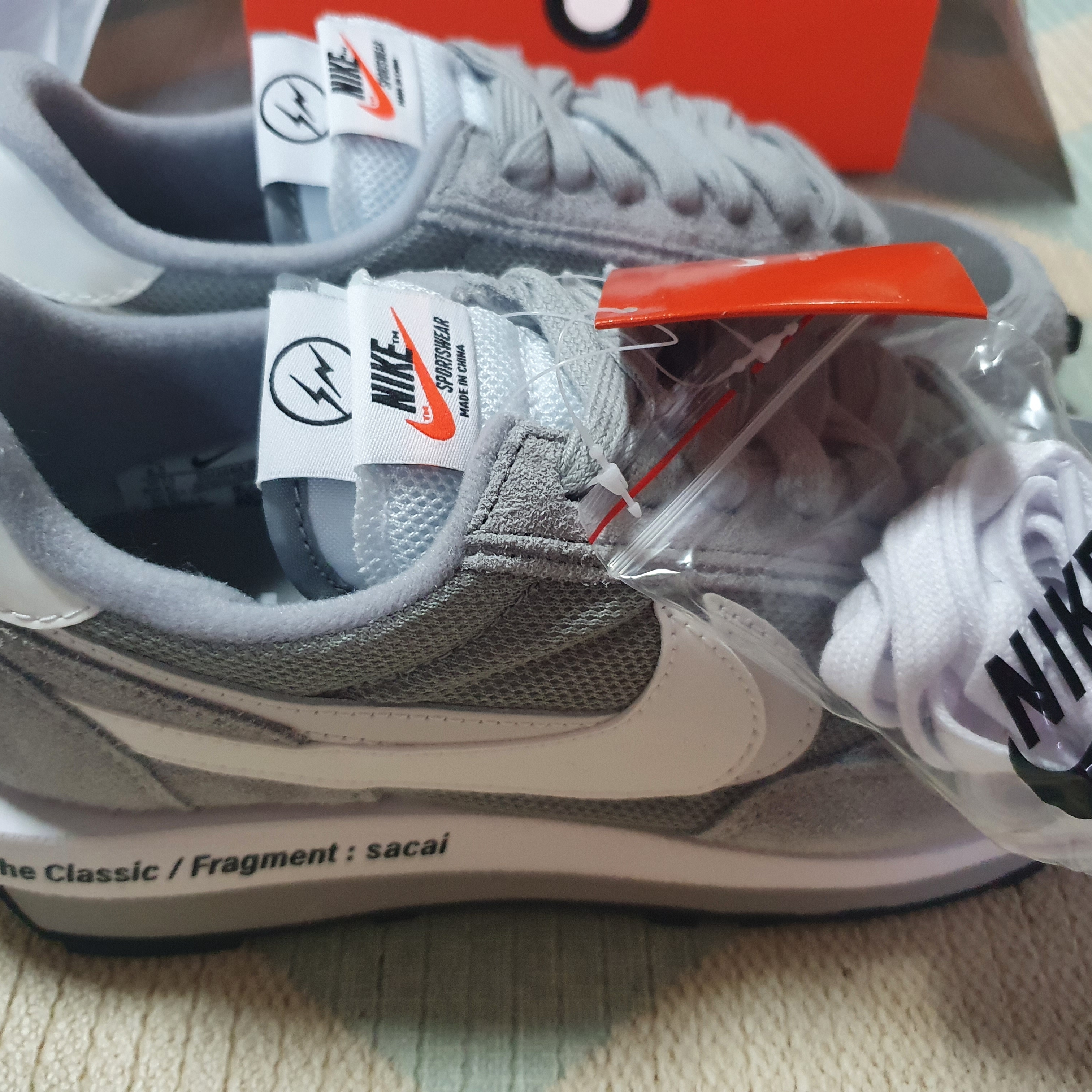 Nike x Sacai x Fragment LDWaffle Light Smoke Grey 착용 스타일 - 4