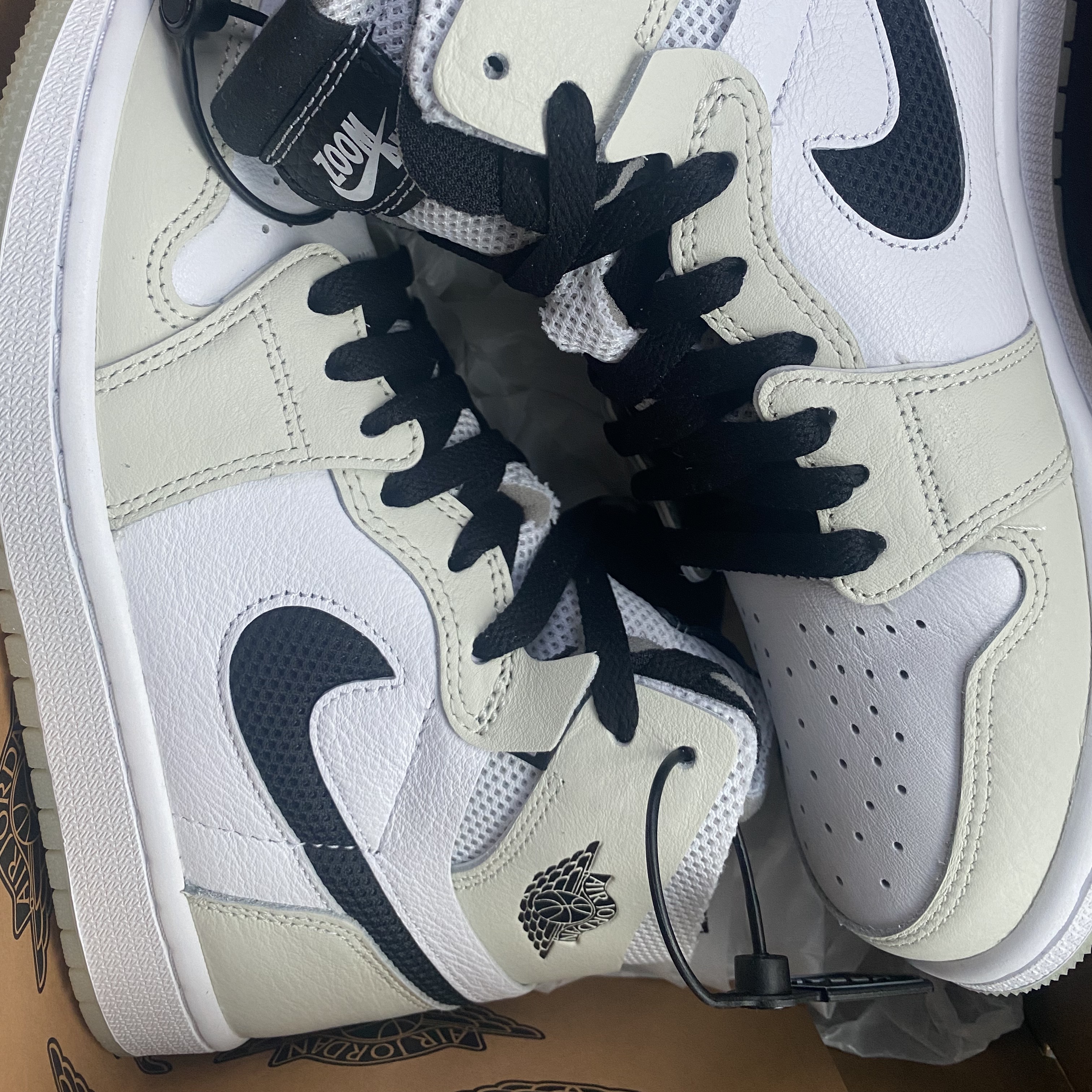 (W) Jordan 1 Zoom Air CMFT Light Bone 착용 스타일 - 2