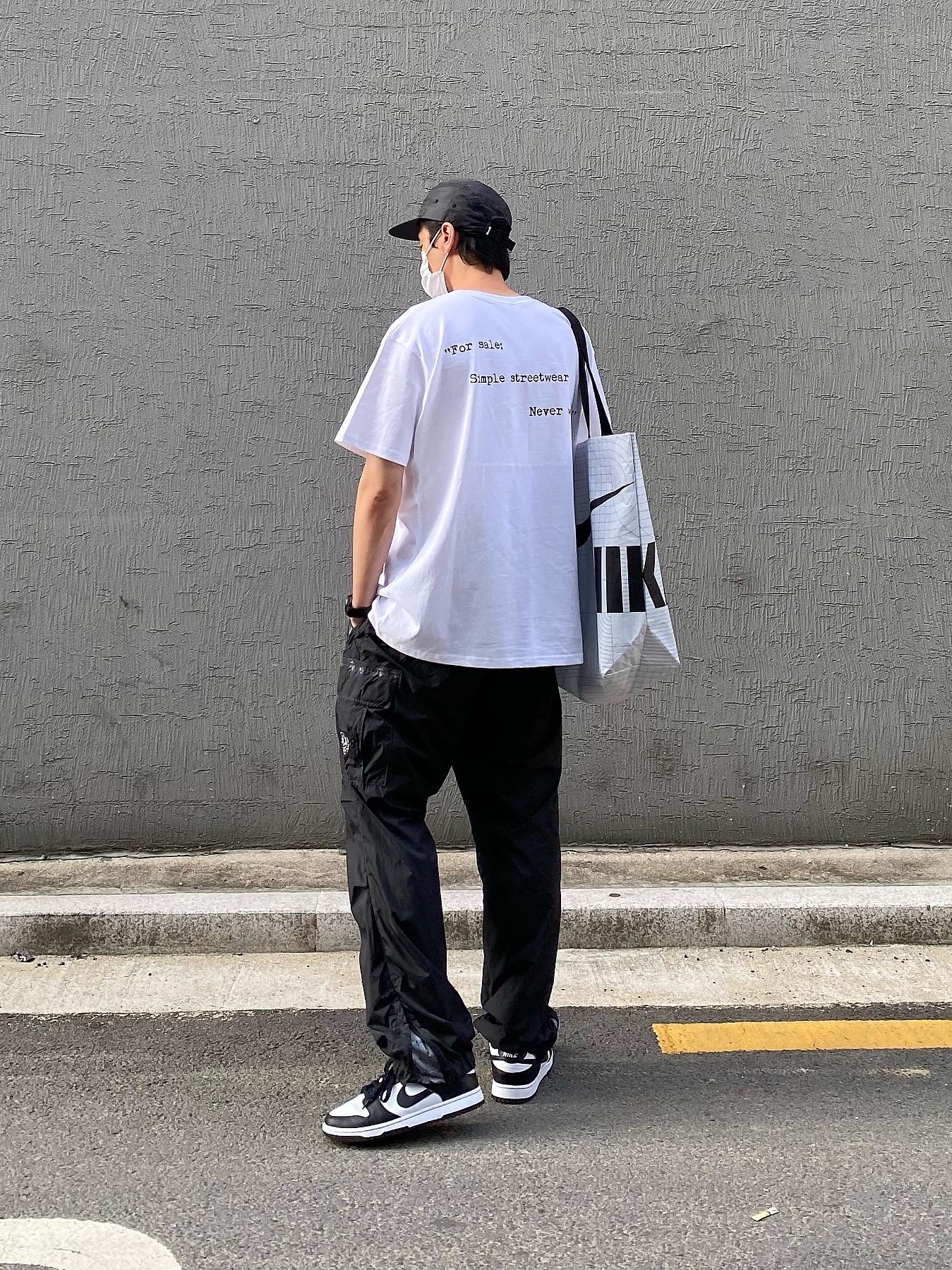 Supreme x Stone Island Painted Camo Nylon Cargo Pants Black - 20FW, Nike Dunk Low Retro Black 착용 스타일 - 2