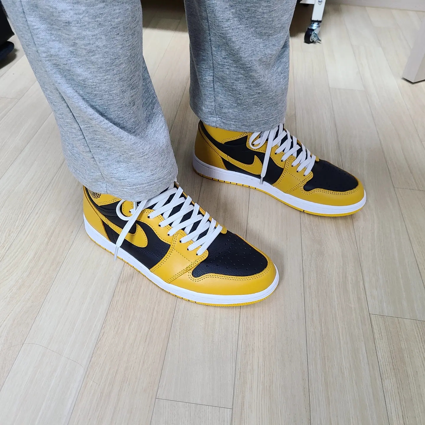 Jordan 1 Retro High OG Pollen 착용 스타일 - 1