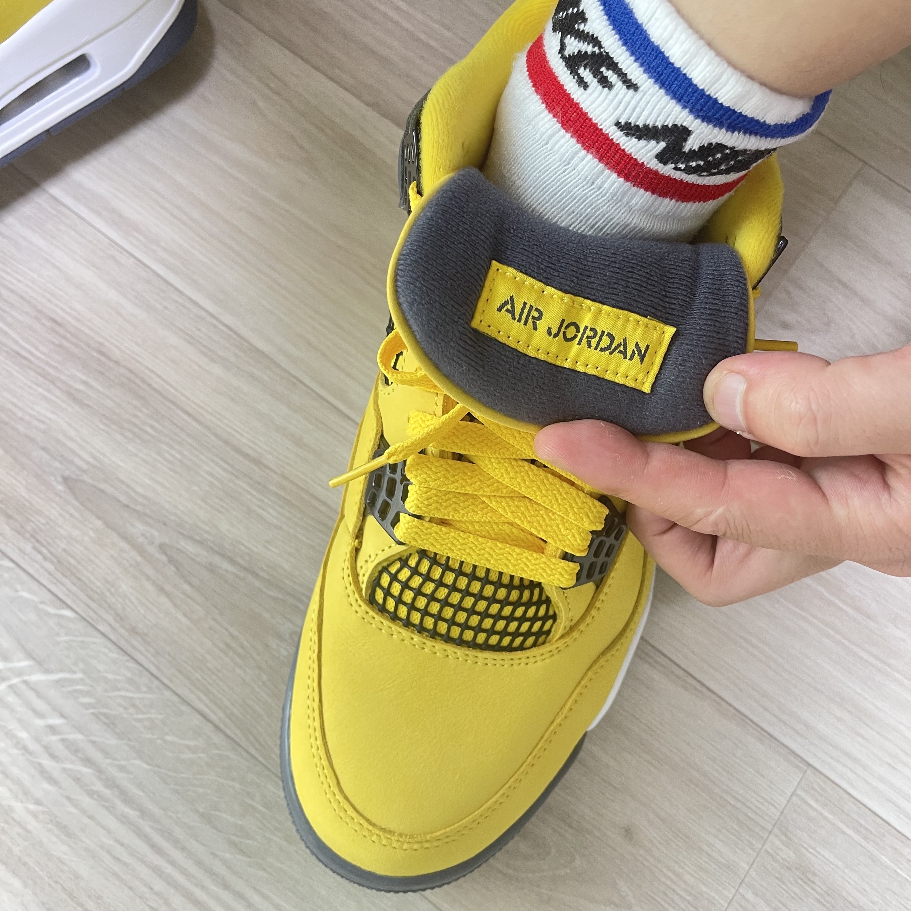 Jordan 4 Retro Tour Yellow 착용 스타일