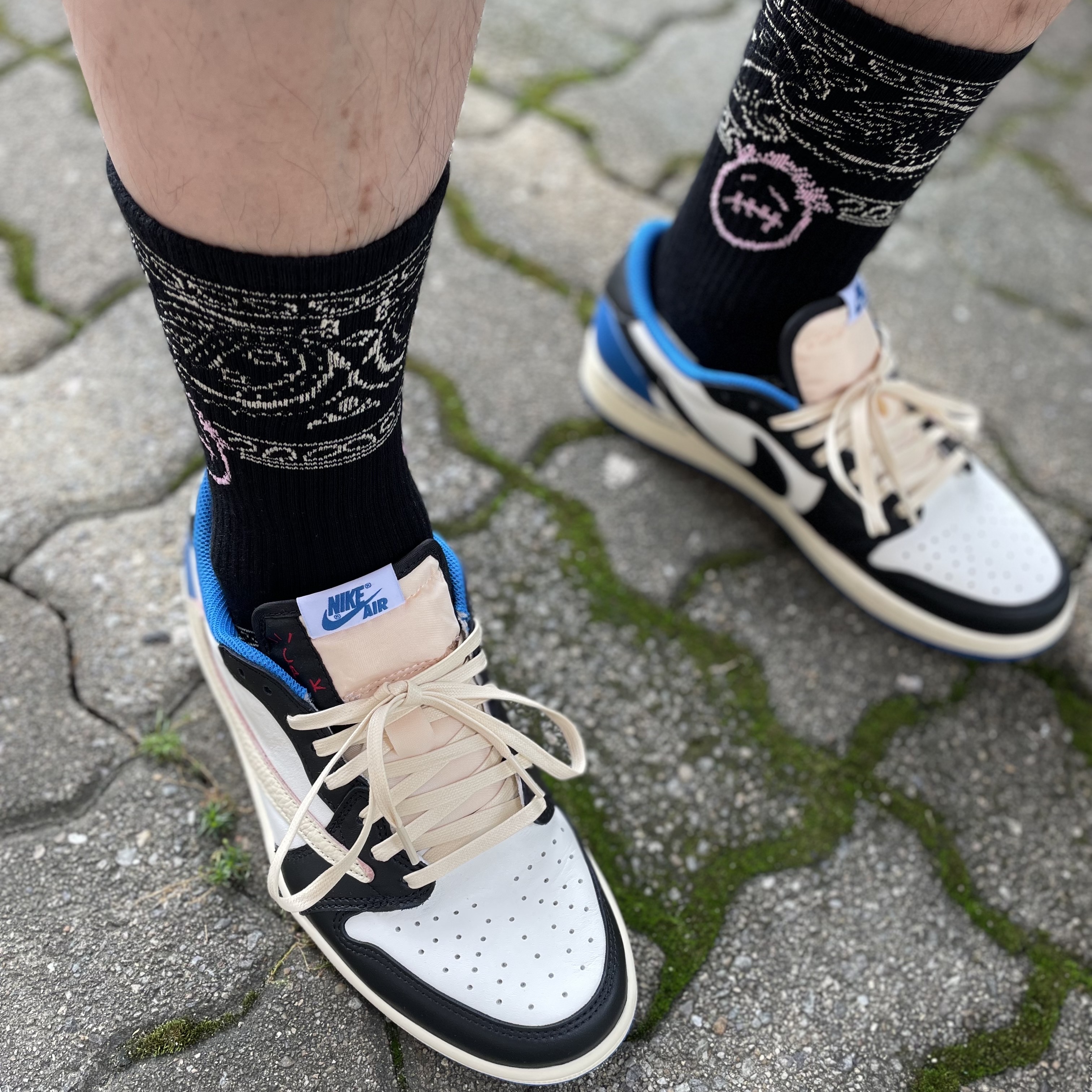 Jordan 1 x Travis Scott x Fragment Retro Low OG SP Military Blue 착용 스타일 - 4