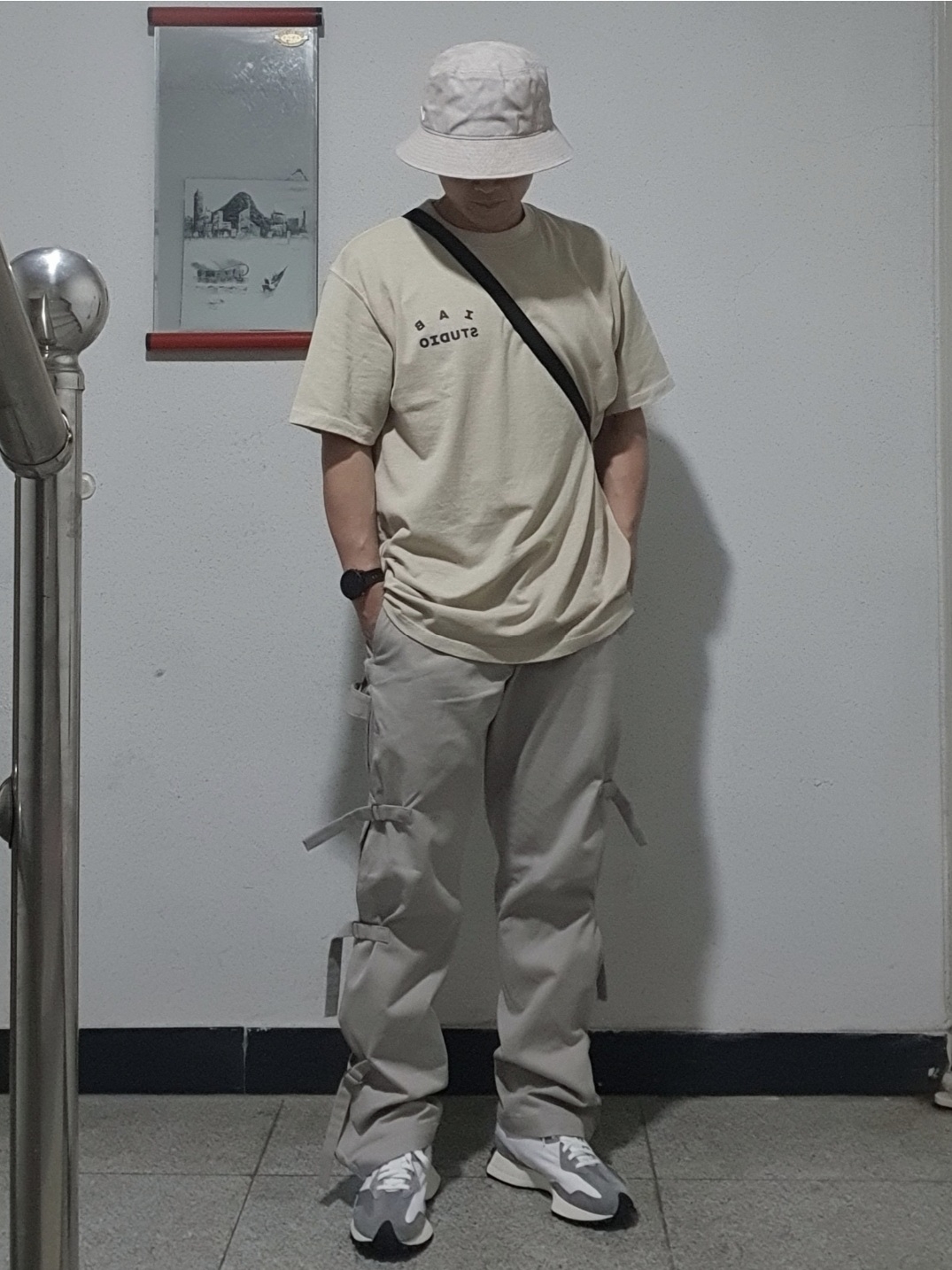 New Balance 327 Grey, IAB Studio Pigment T-Shirt Oatmeal 착용 스타일