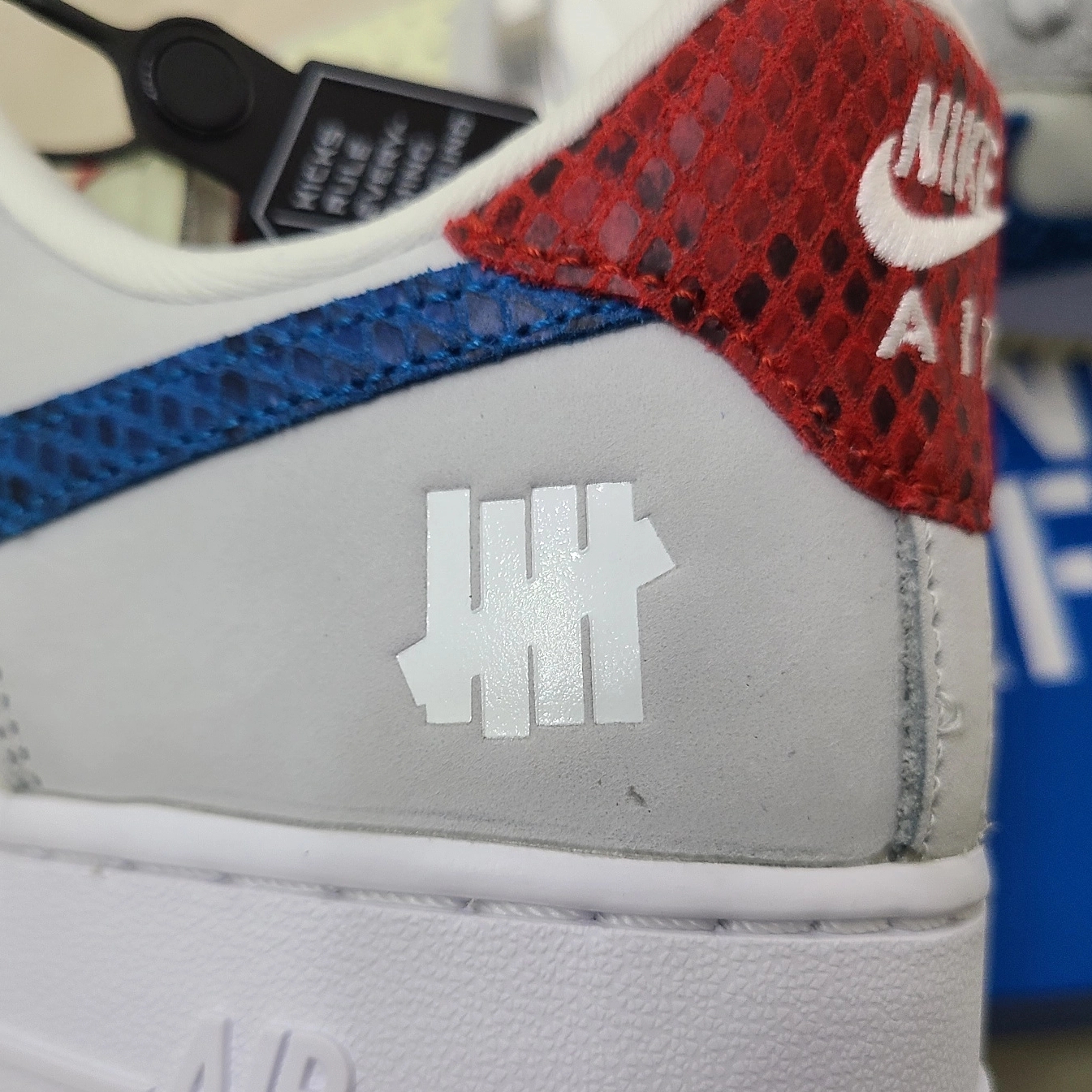 Nike x Undefeated Air Force 1 Low SP 5 On It 착용 스타일 - 3