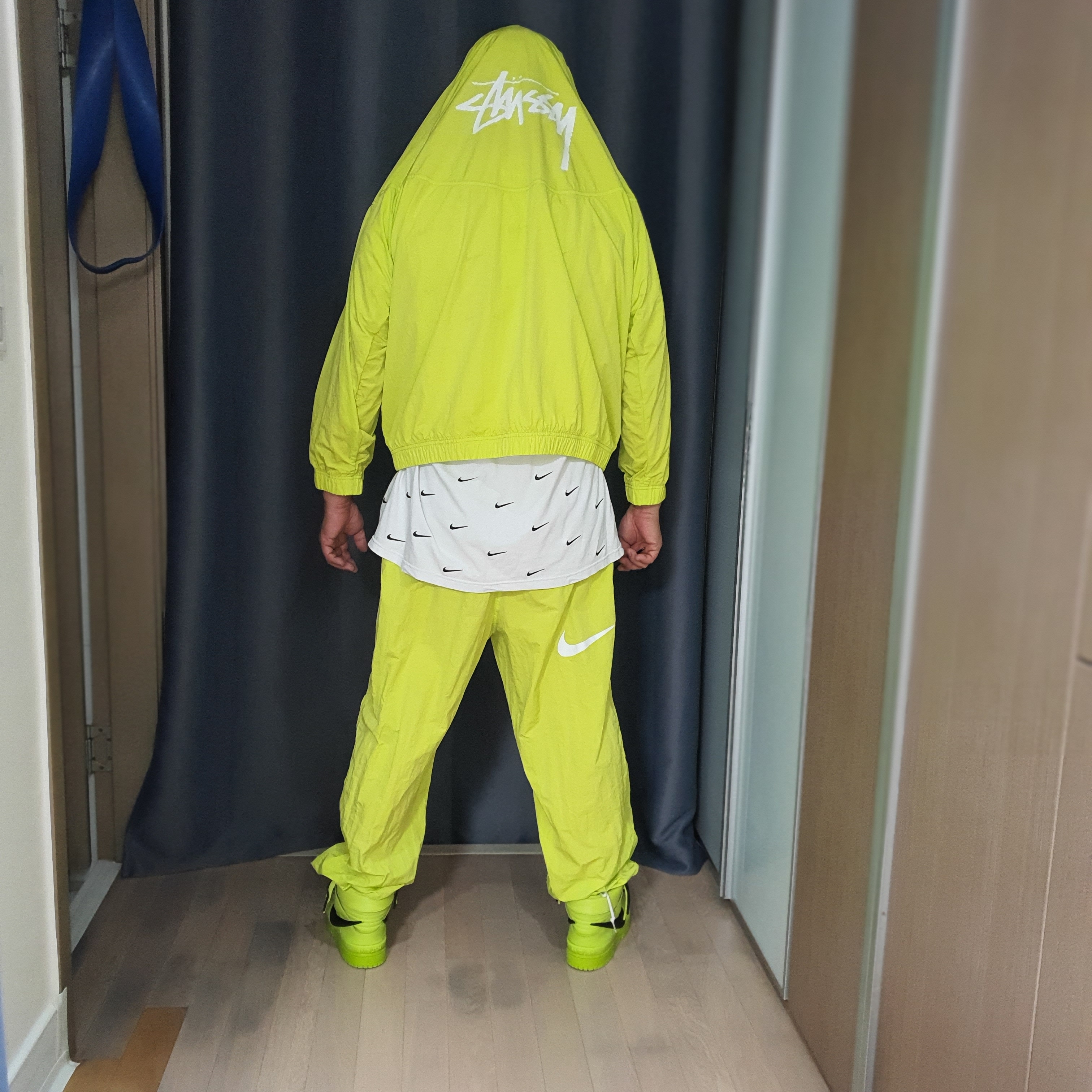 Nike x Stussy Windrunner Jacket Bright Cactus, Nike x Stussy Beach Pants Bright Cactus 착용 스타일 - 5