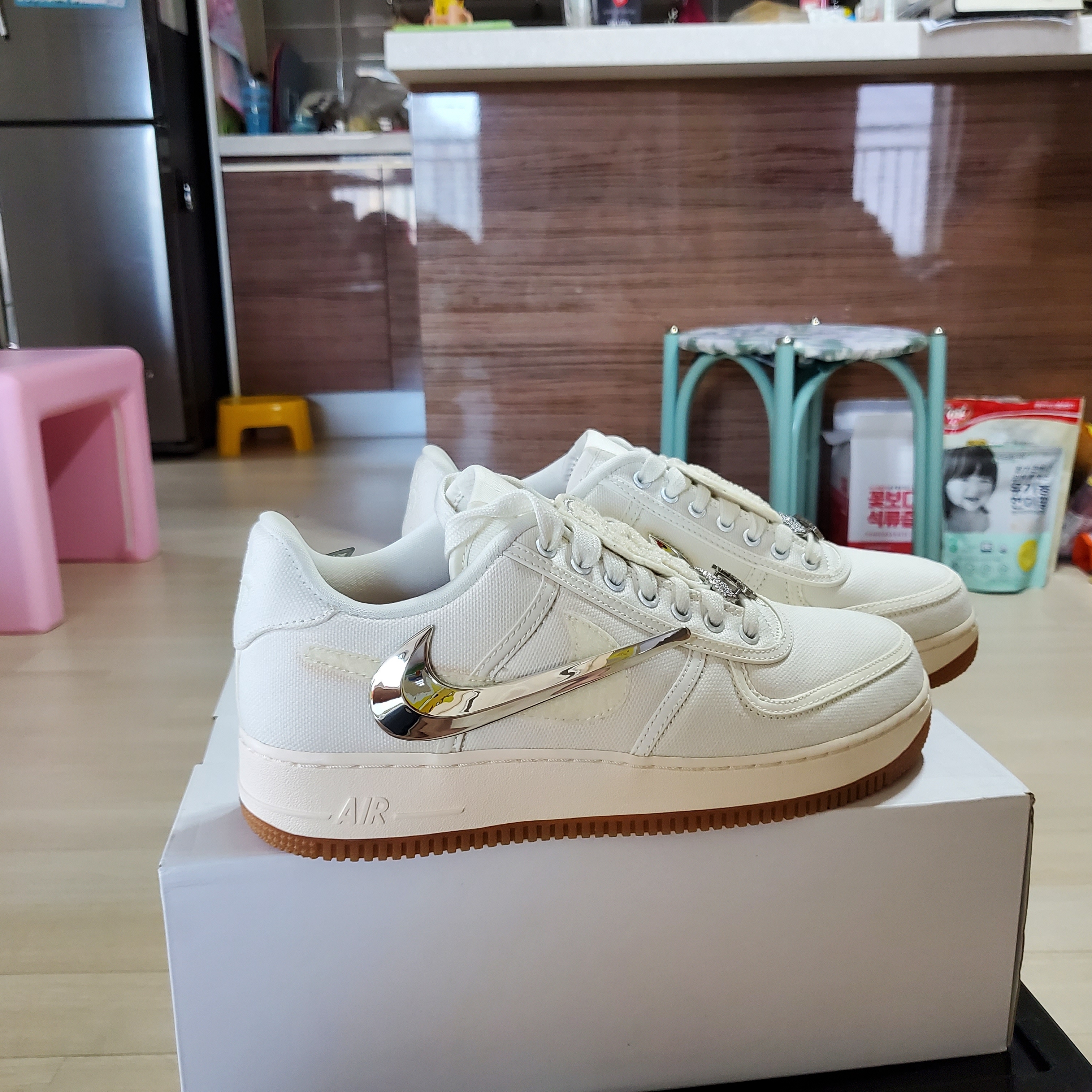 Nike x Travis Scott Air Force 1 Low Sail 착용 스타일 - 4