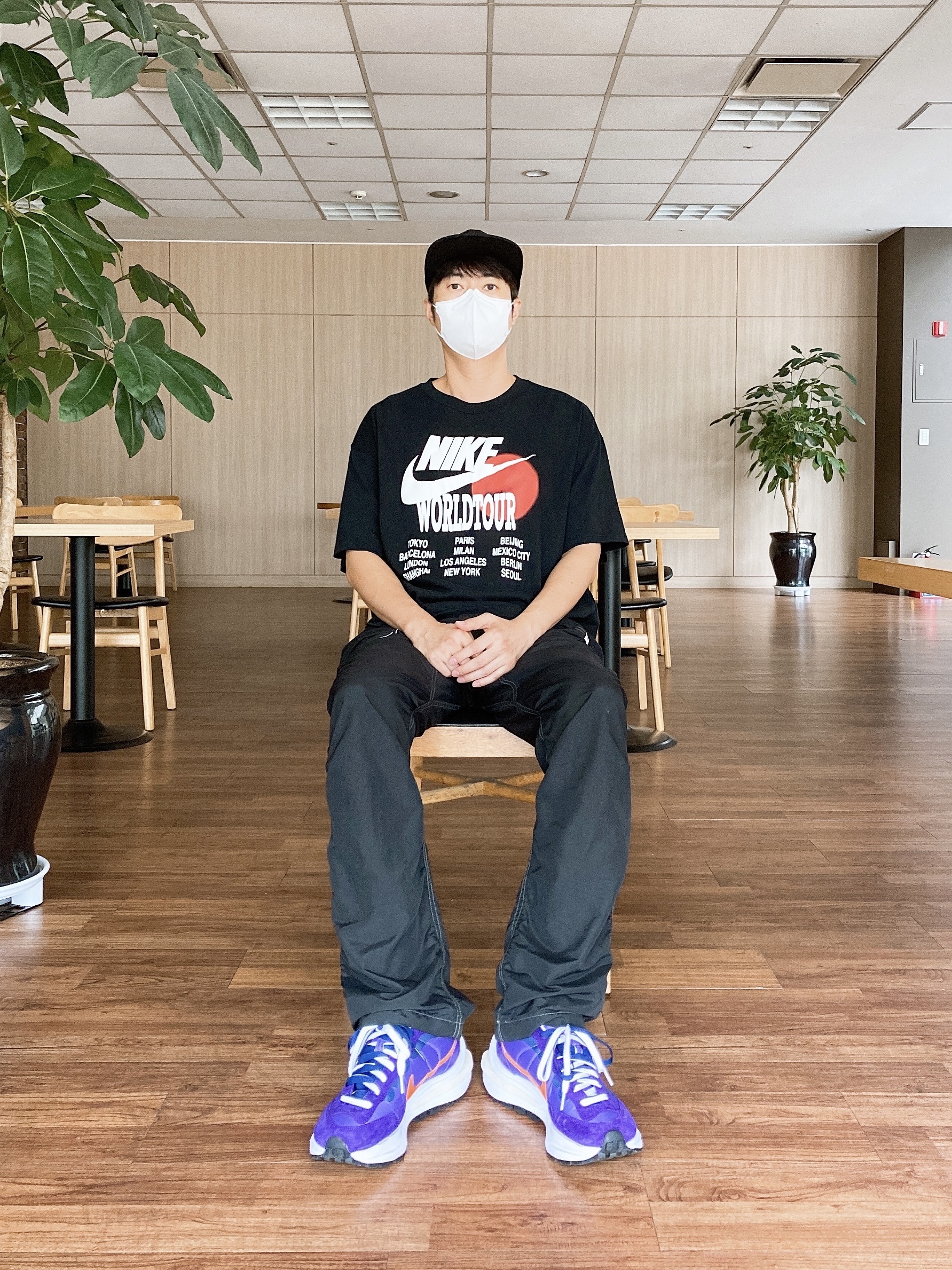 Nike x Sacai VaporWaffle Dark Iris 착용 스타일