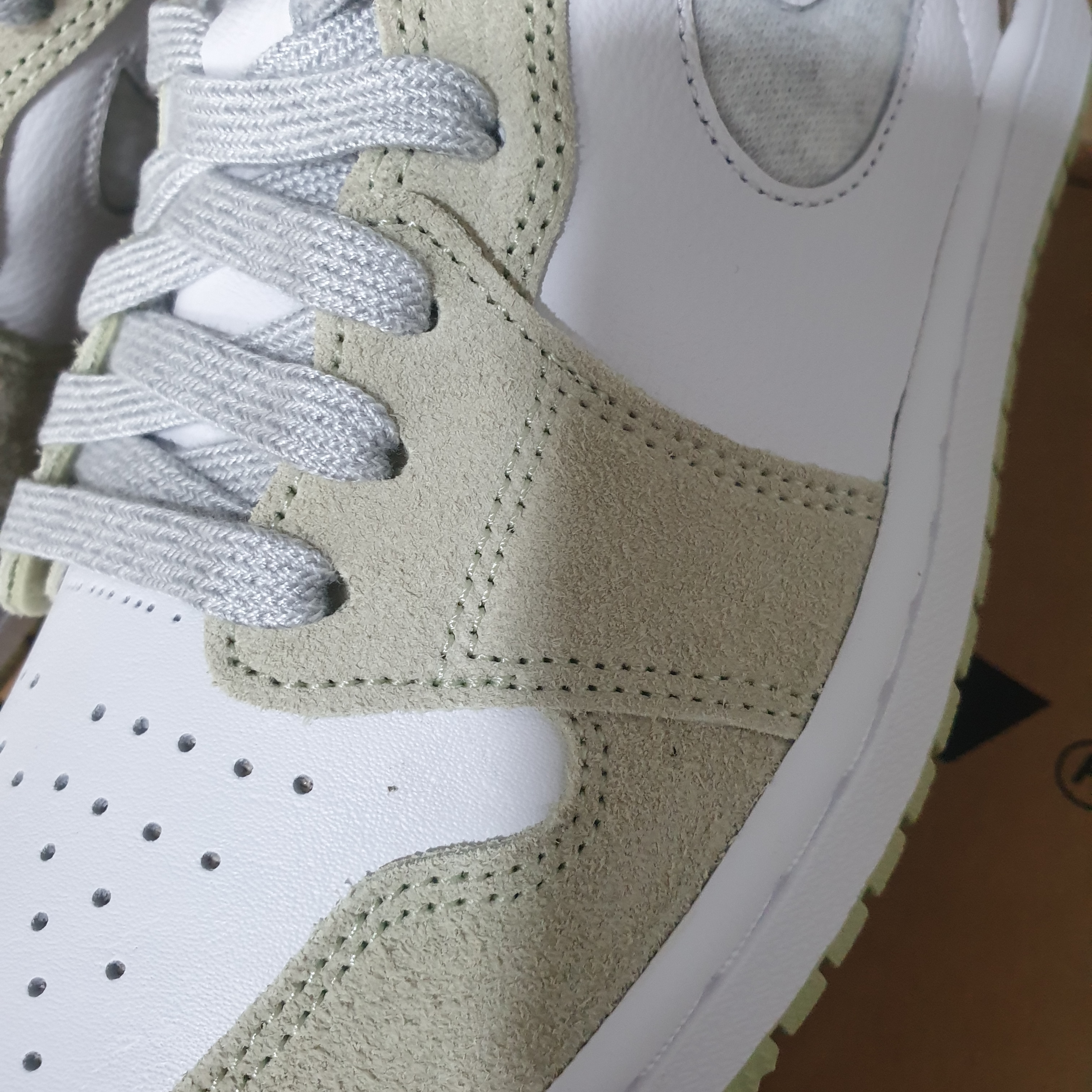 (W) Jordan 1 Zoom Air CMFT Olive Aura 착용 스타일 - 2