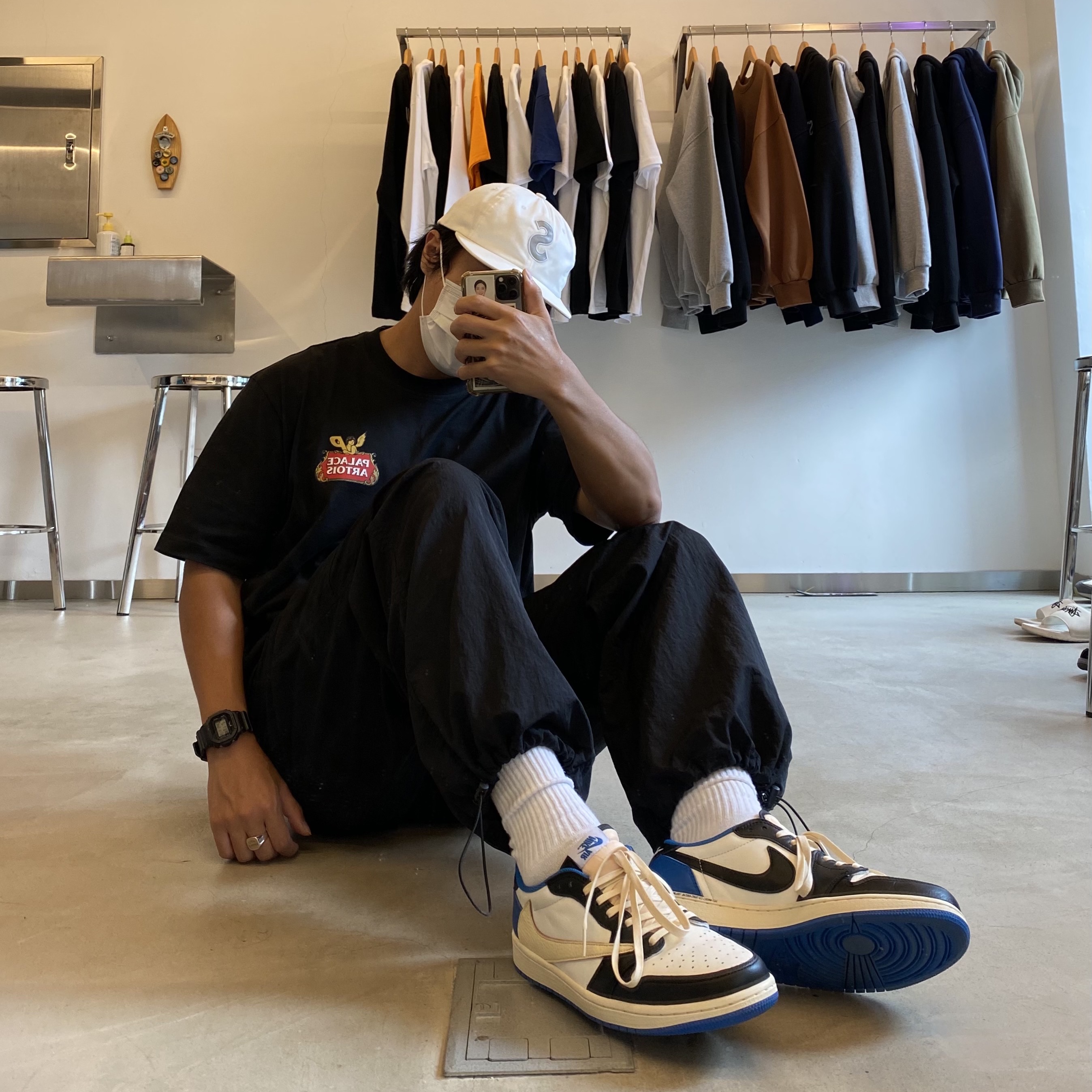 Palace x Stella Artois P-Skim T-Shirt Black - 21SS, Jordan 1 x Travis Scott x Fragment Retro Low OG SP Military Blue 착용 스타일