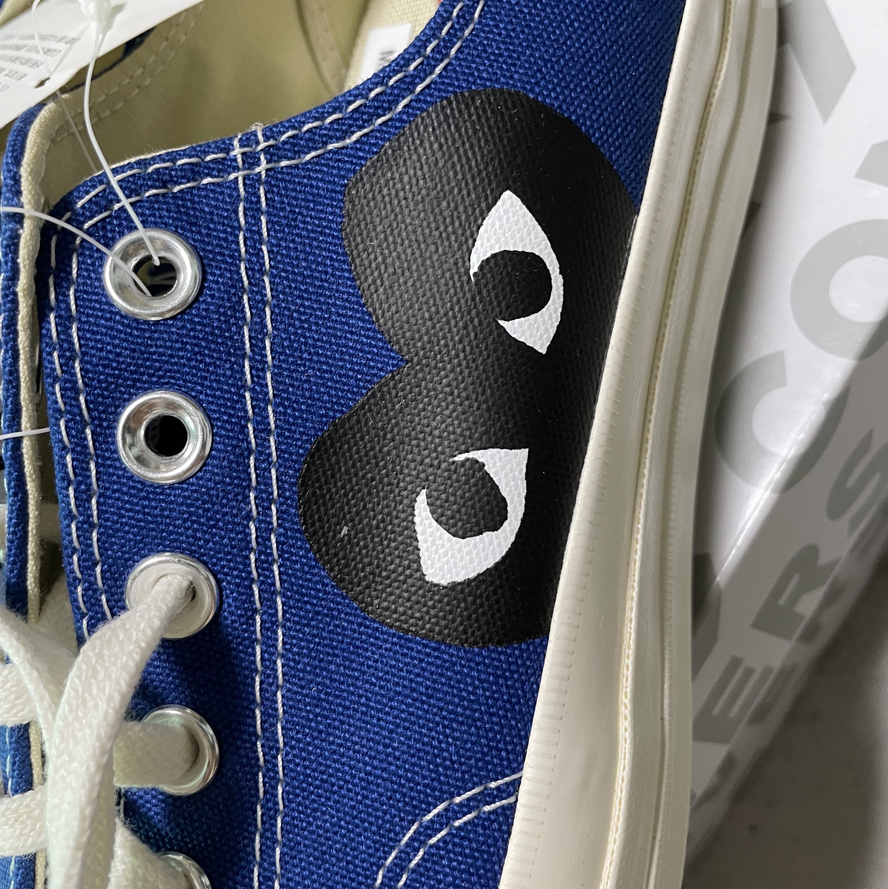 Converse x Play Comme des Garcons Chuck 70 Ox Blue Quartz 착용 스타일 - 2