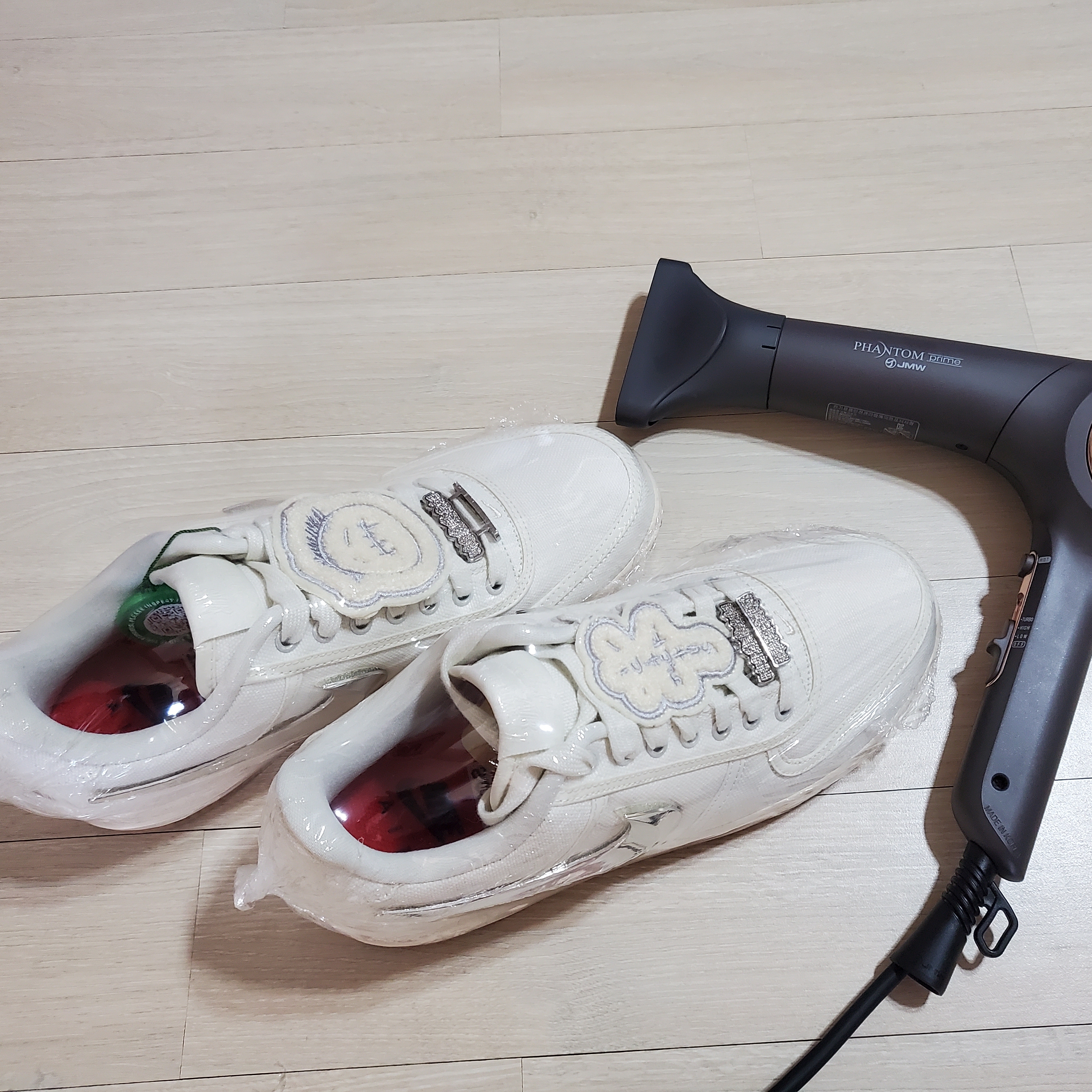 Nike x Travis Scott Air Force 1 Low Sail 착용 스타일 - 5