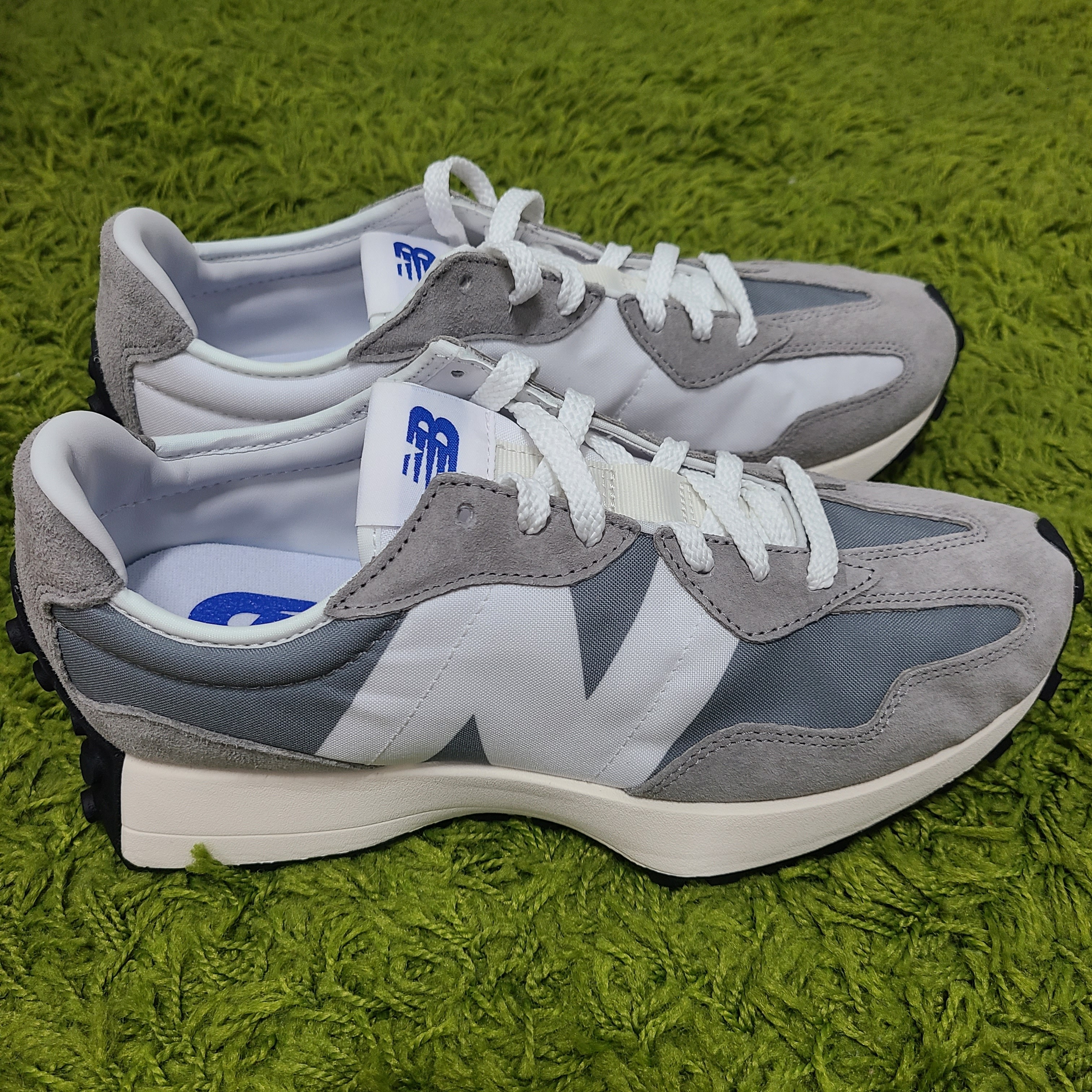 New Balance 327 Grey 착용 스타일 - 1