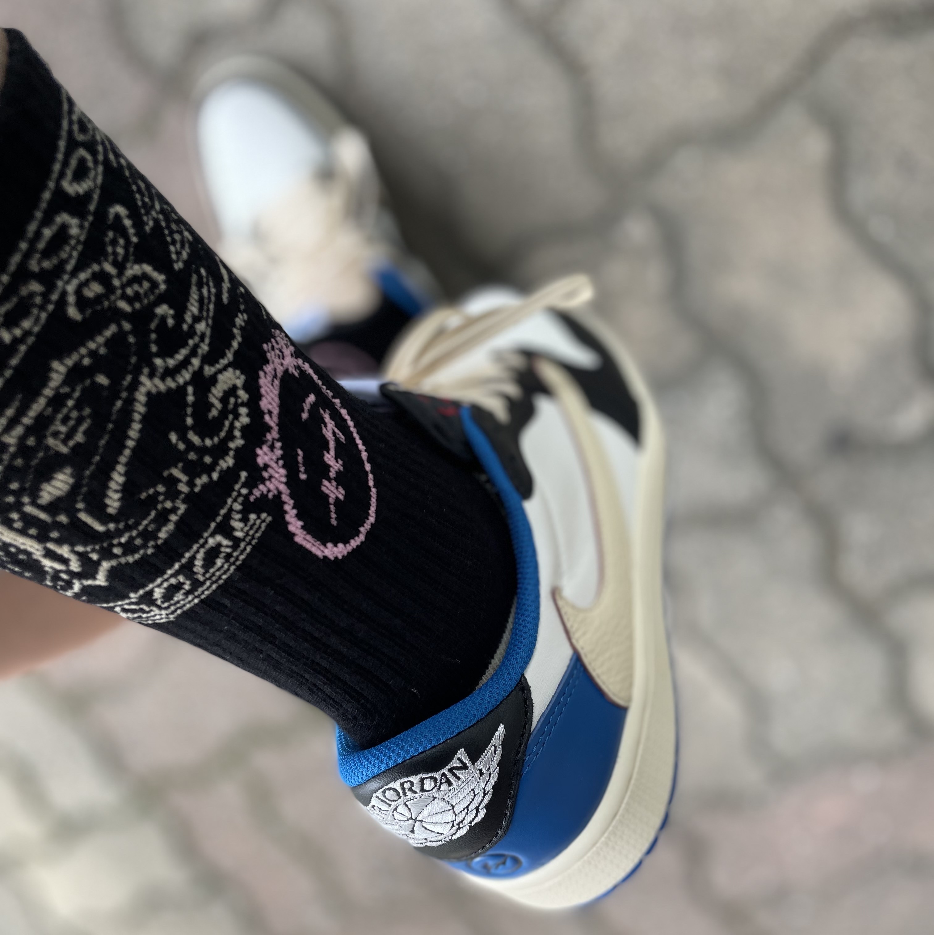 Jordan 1 x Travis Scott x Fragment Retro Low OG SP Military Blue 착용 스타일 - 3
