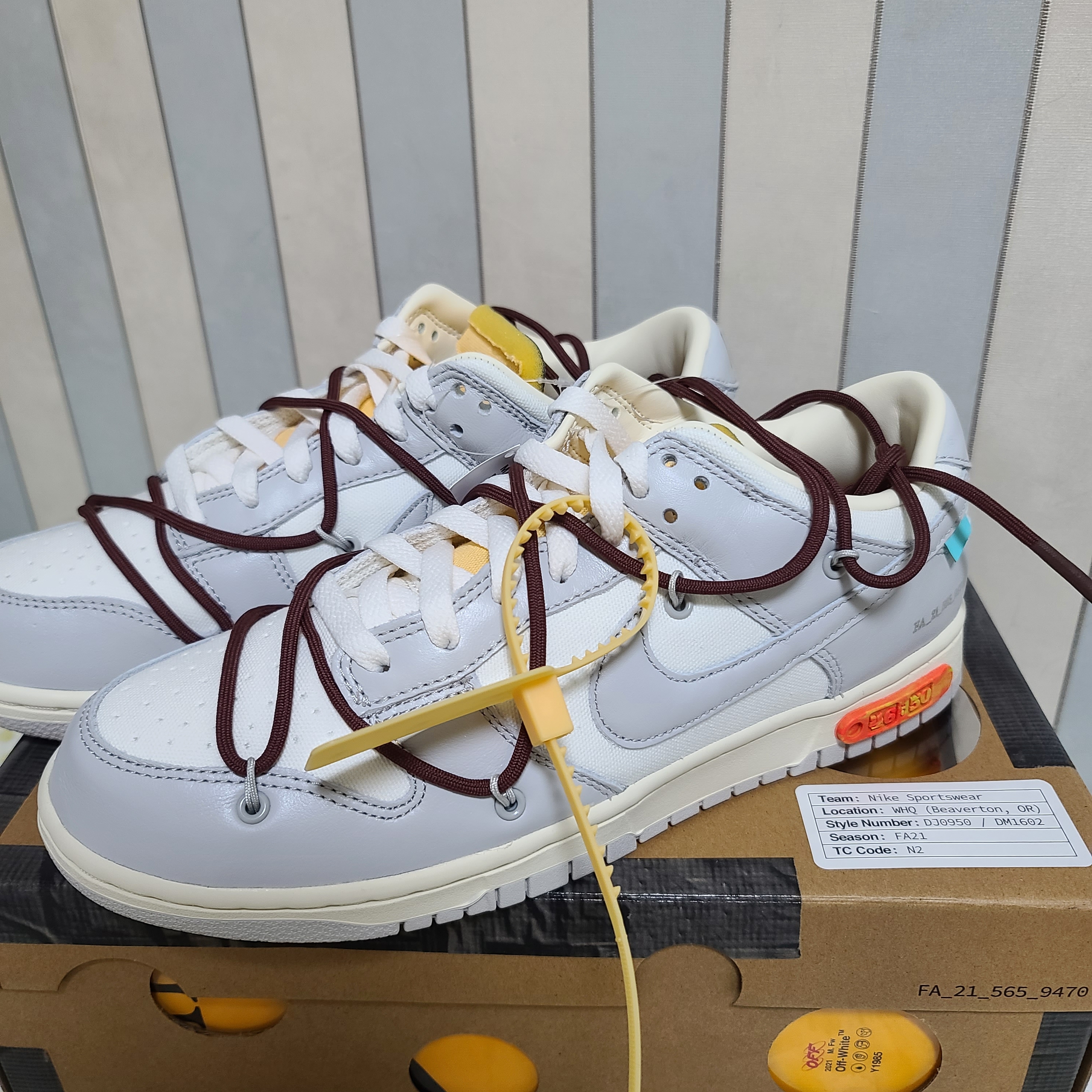 Nike x Off-White Dunk Low The 50 - Lot 46, Stussy Midnight Insanity T-Shirt White 착용 스타일 - 1