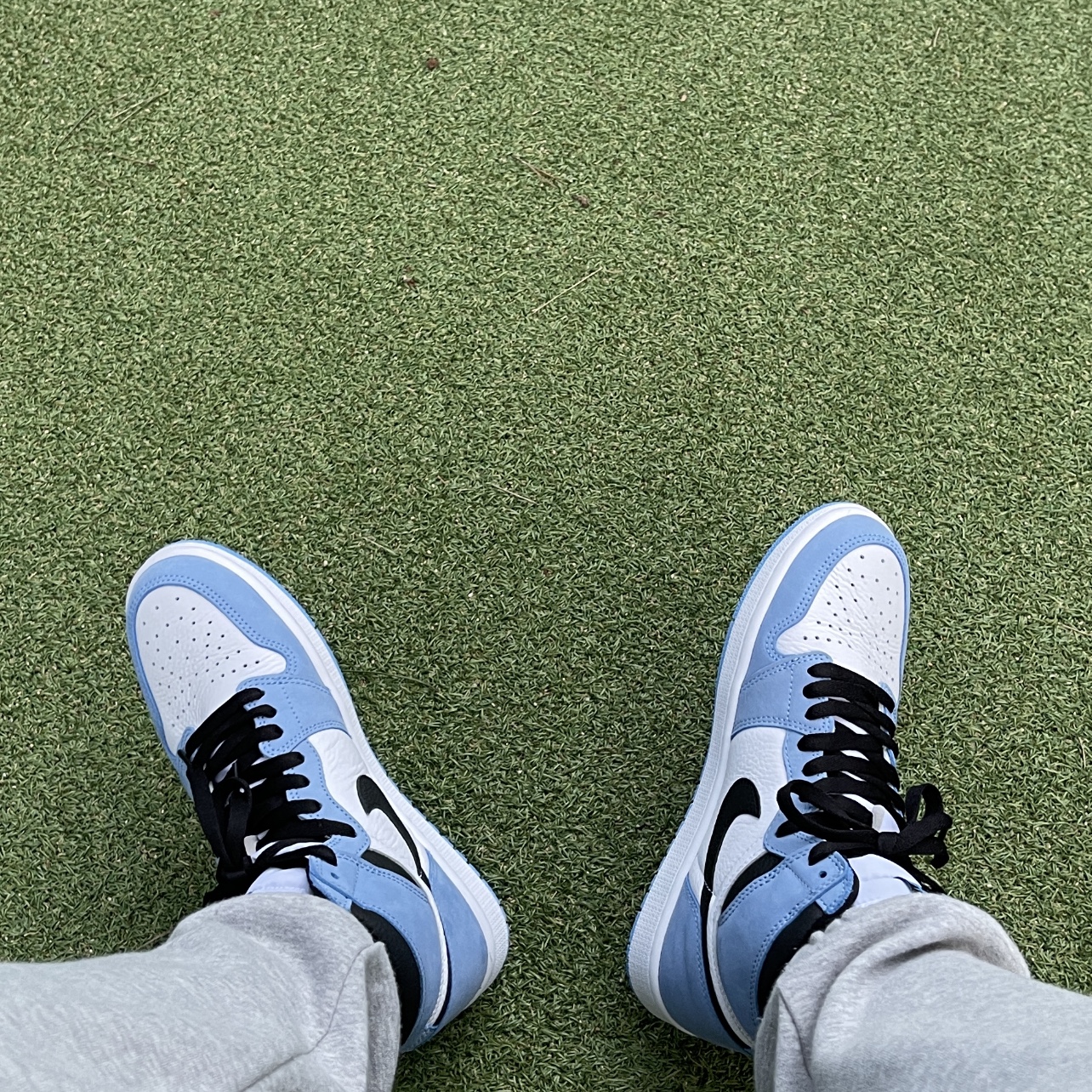 Jordan 1 Retro High OG University Blue 착용 스타일