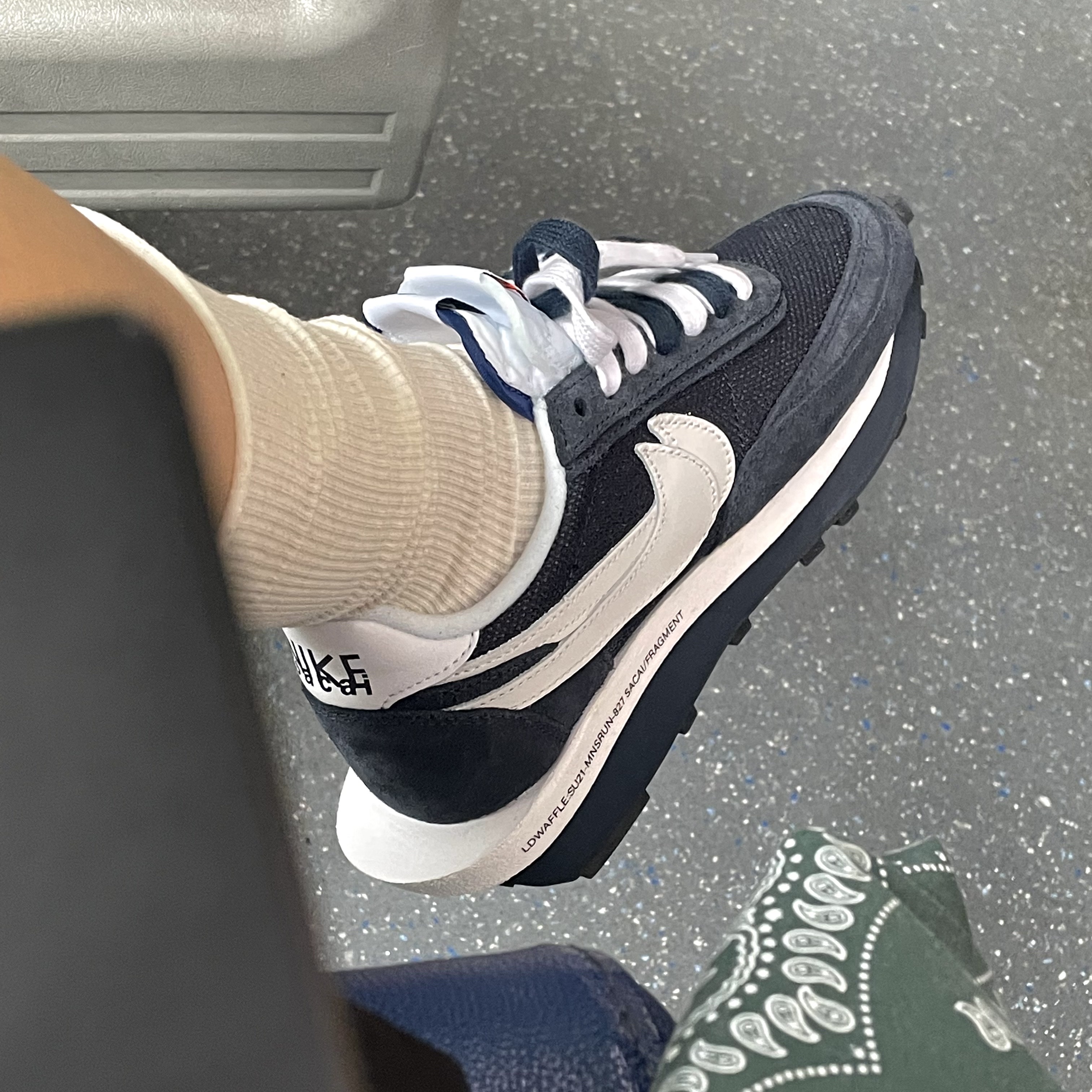 Nike x Sacai x Fragment LDWaffle Blackened Blue 착용 스타일 - 1