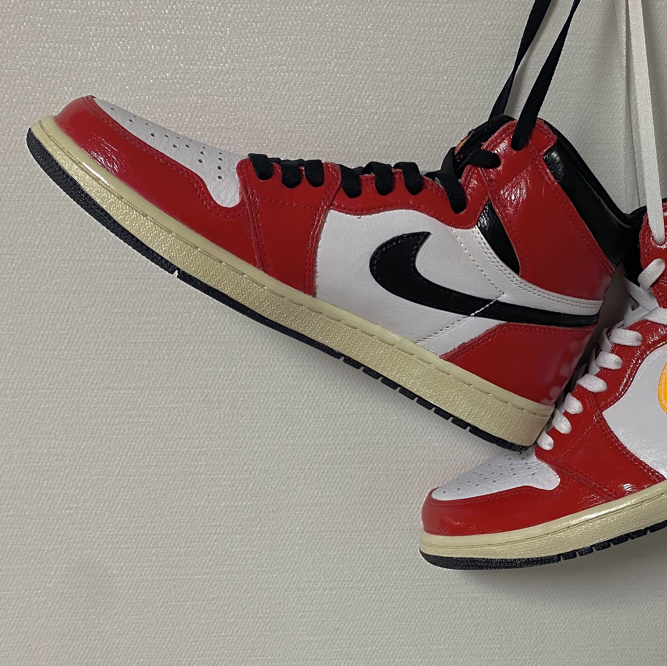 Jordan 1 Retro High OG Light Fusion Red 착용 스타일 - 2