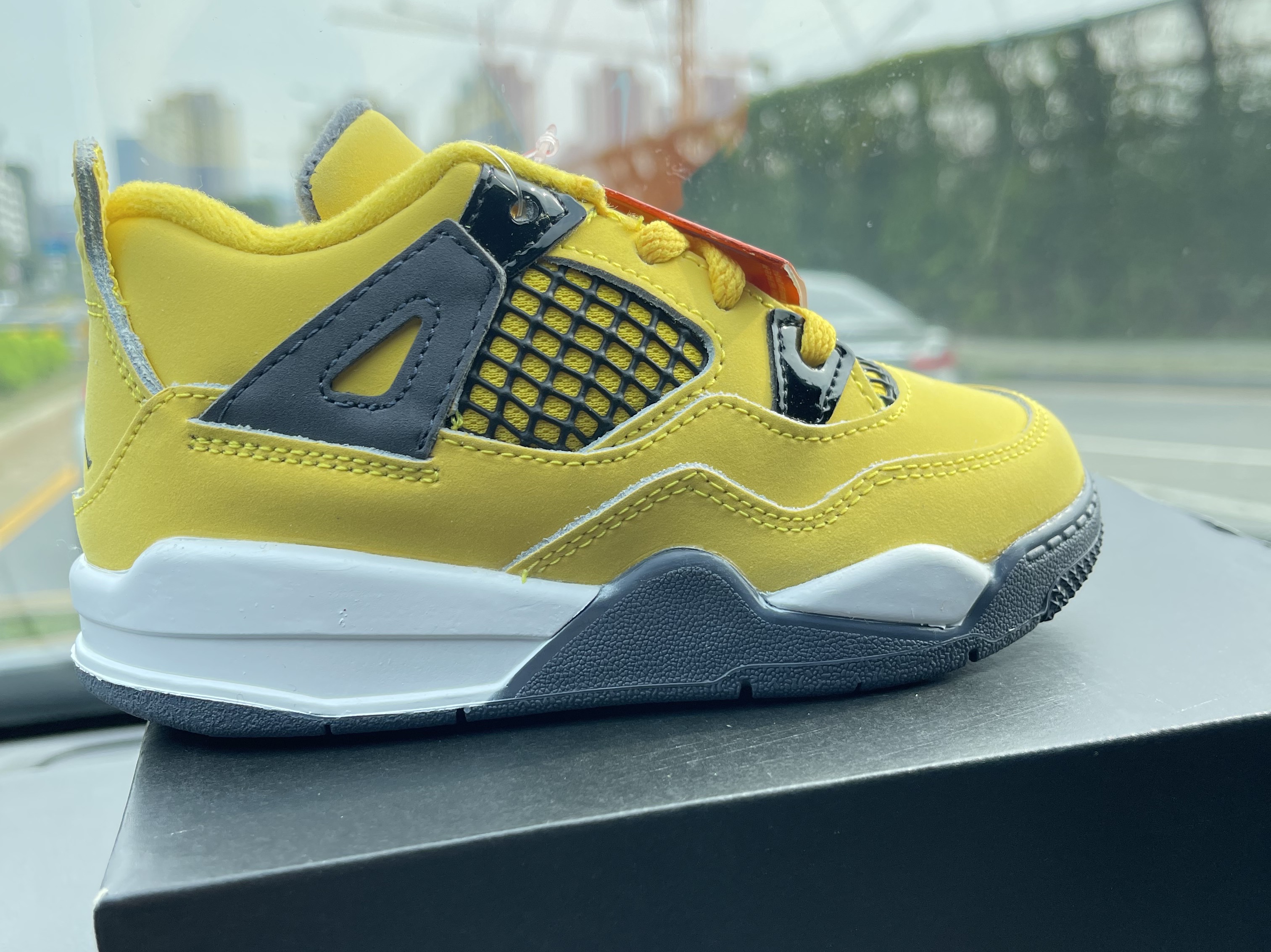 (TD) Jordan 4 Retro Tour Yellow 착용 스타일 - 1