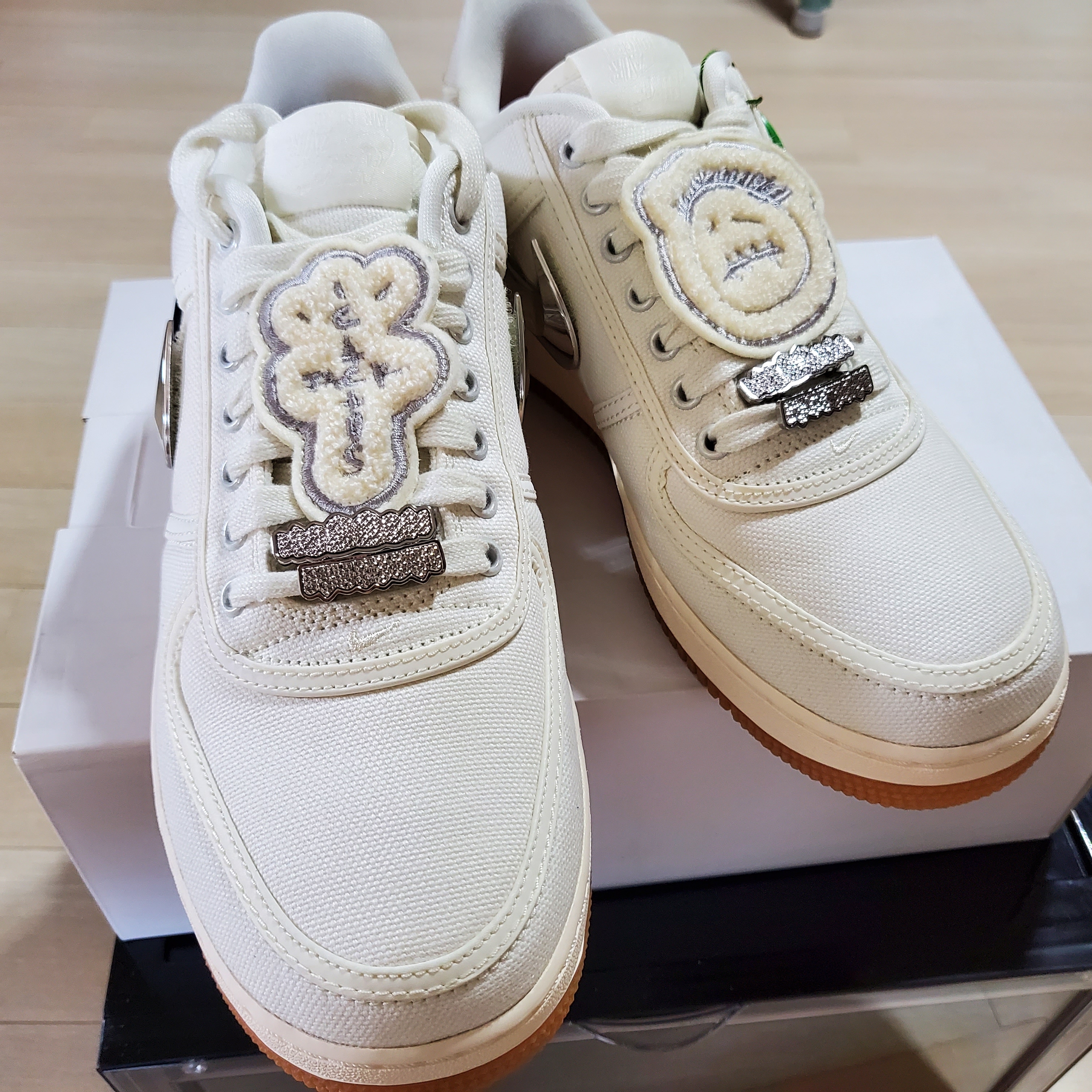 Nike x Travis Scott Air Force 1 Low Sail 착용 스타일 - 3