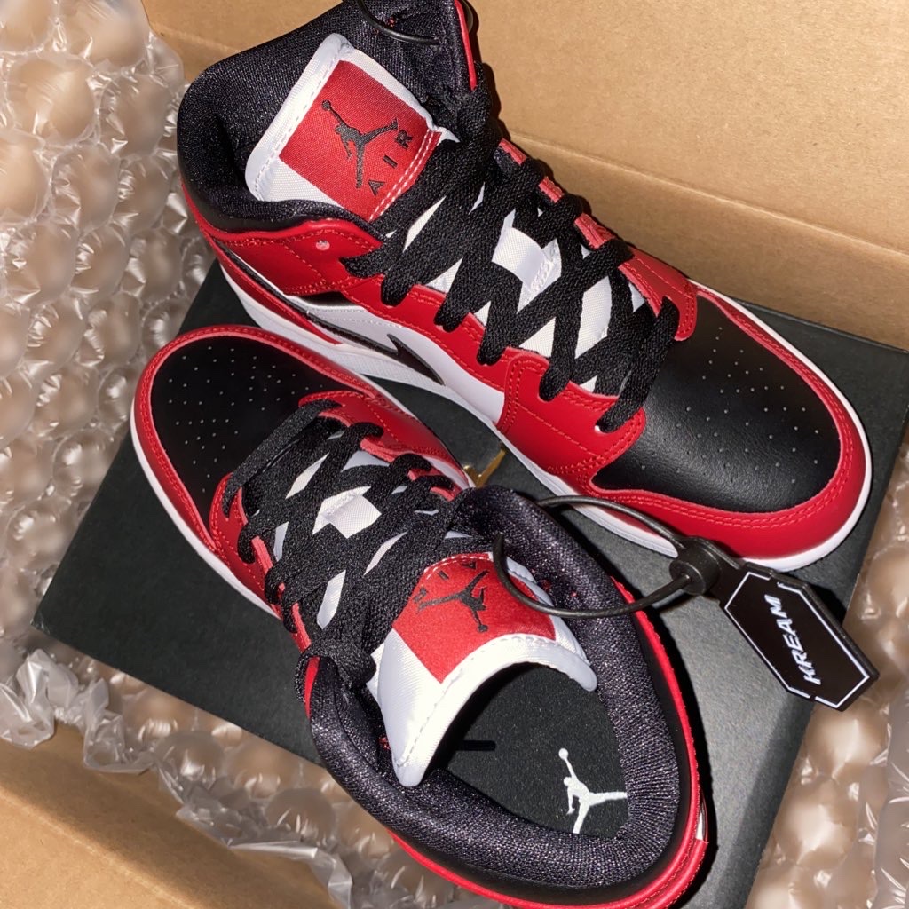 (GS) Jordan 1 Mid Chicago Black Toe 착용 스타일