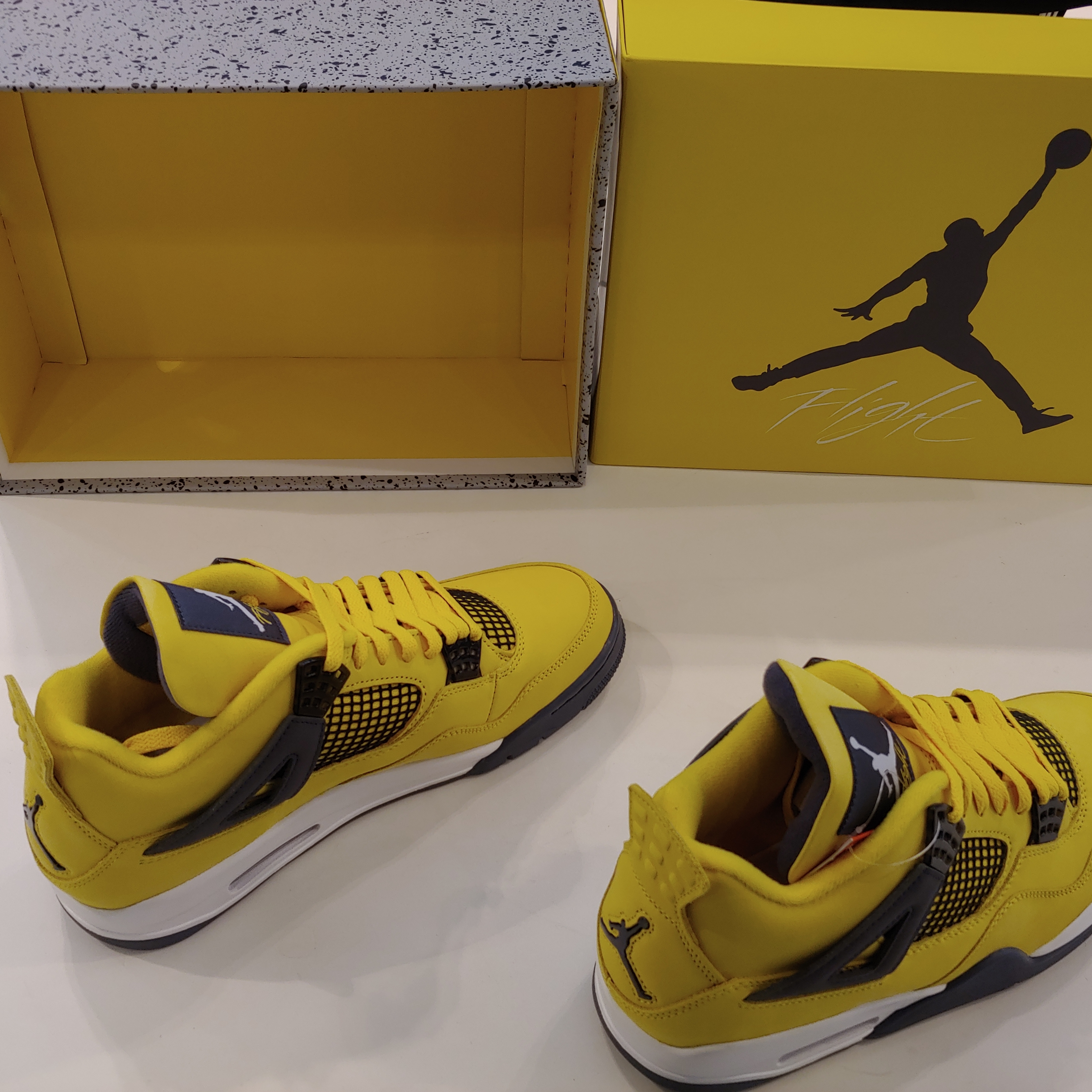 Jordan 4 Retro Tour Yellow 착용 스타일 - 4