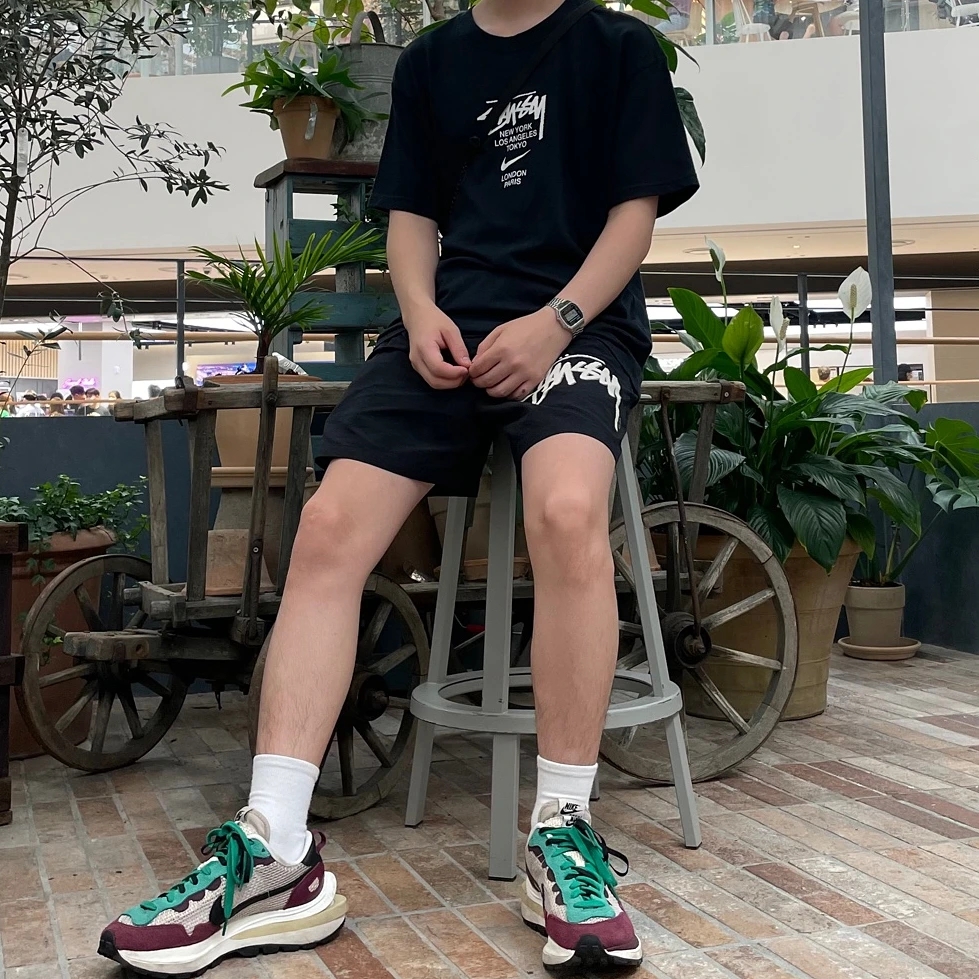 Nike x Sacai VaporWaffle String & Black Villain Red, Nike x Stussy WT T-Shirt Black - Asia 착용 스타일