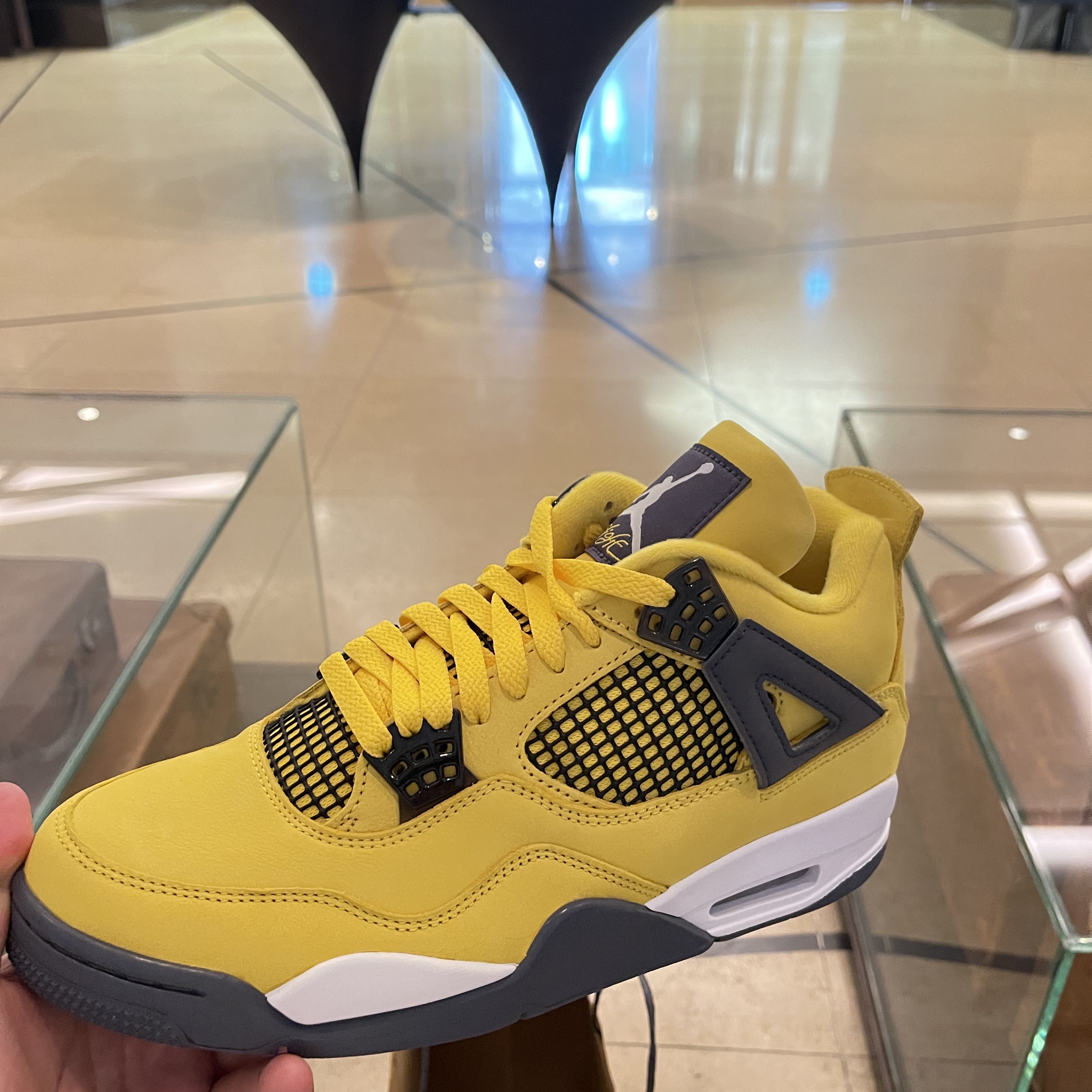 Jordan 4 Retro Tour Yellow 착용 스타일 - 2