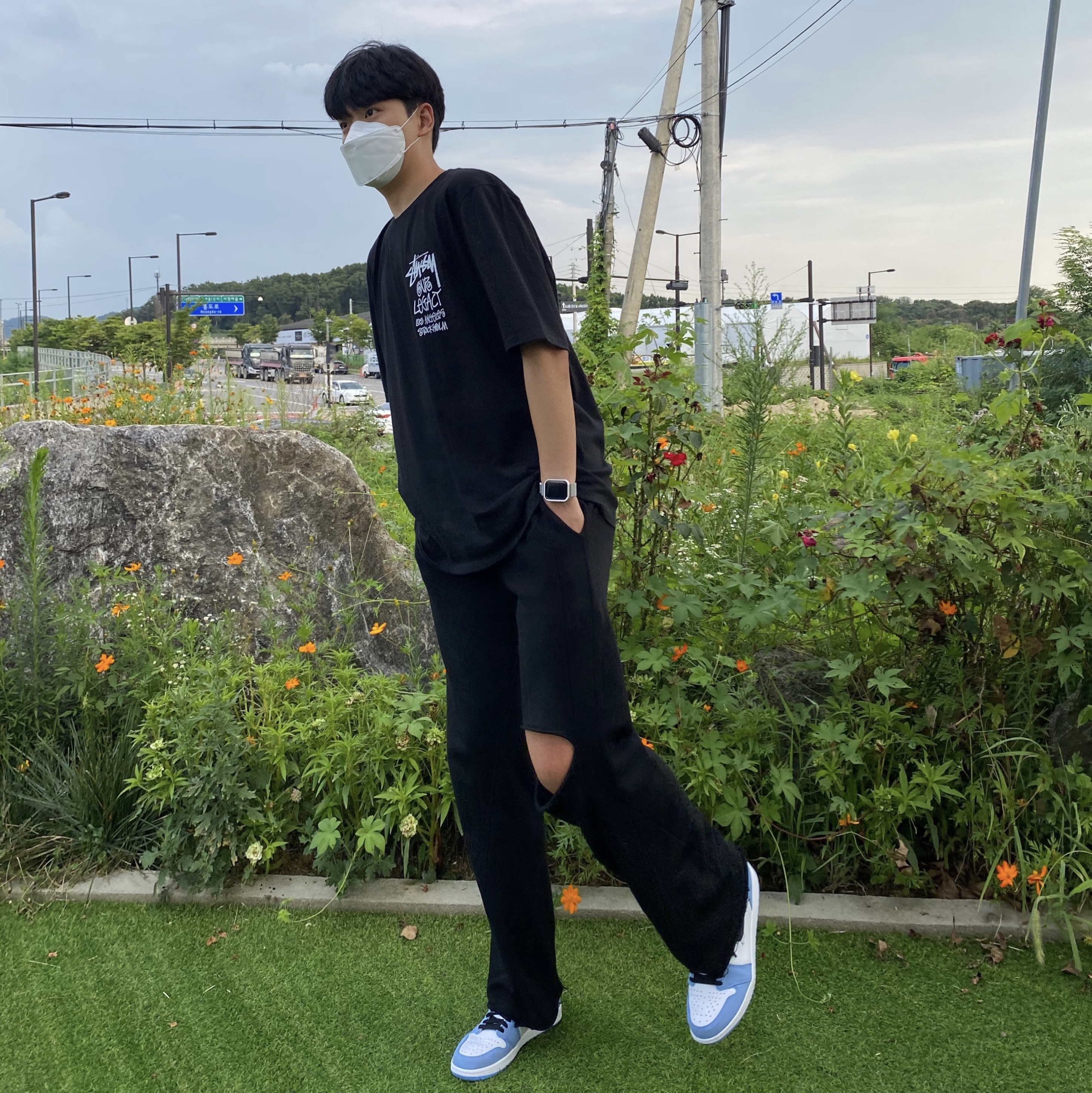 Jordan 1 Retro High OG University Blue, Stussy x Our Legacy Surfman T-Shirt Black - 21SS 착용 스타일 - 1
