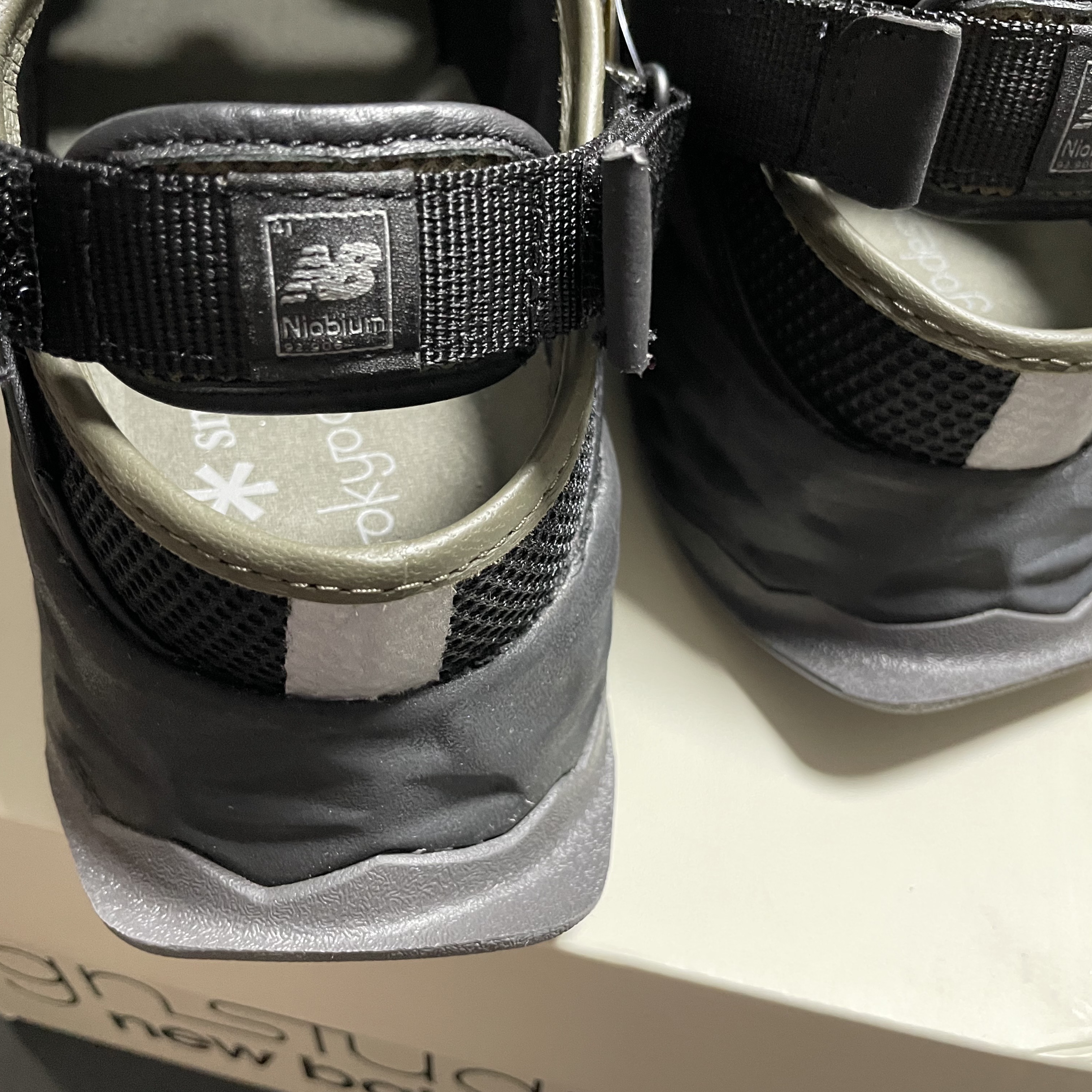New Balance x Tokyo Design Studio x Snow Peak Niobium Concept 2 착용 스타일 - 3
