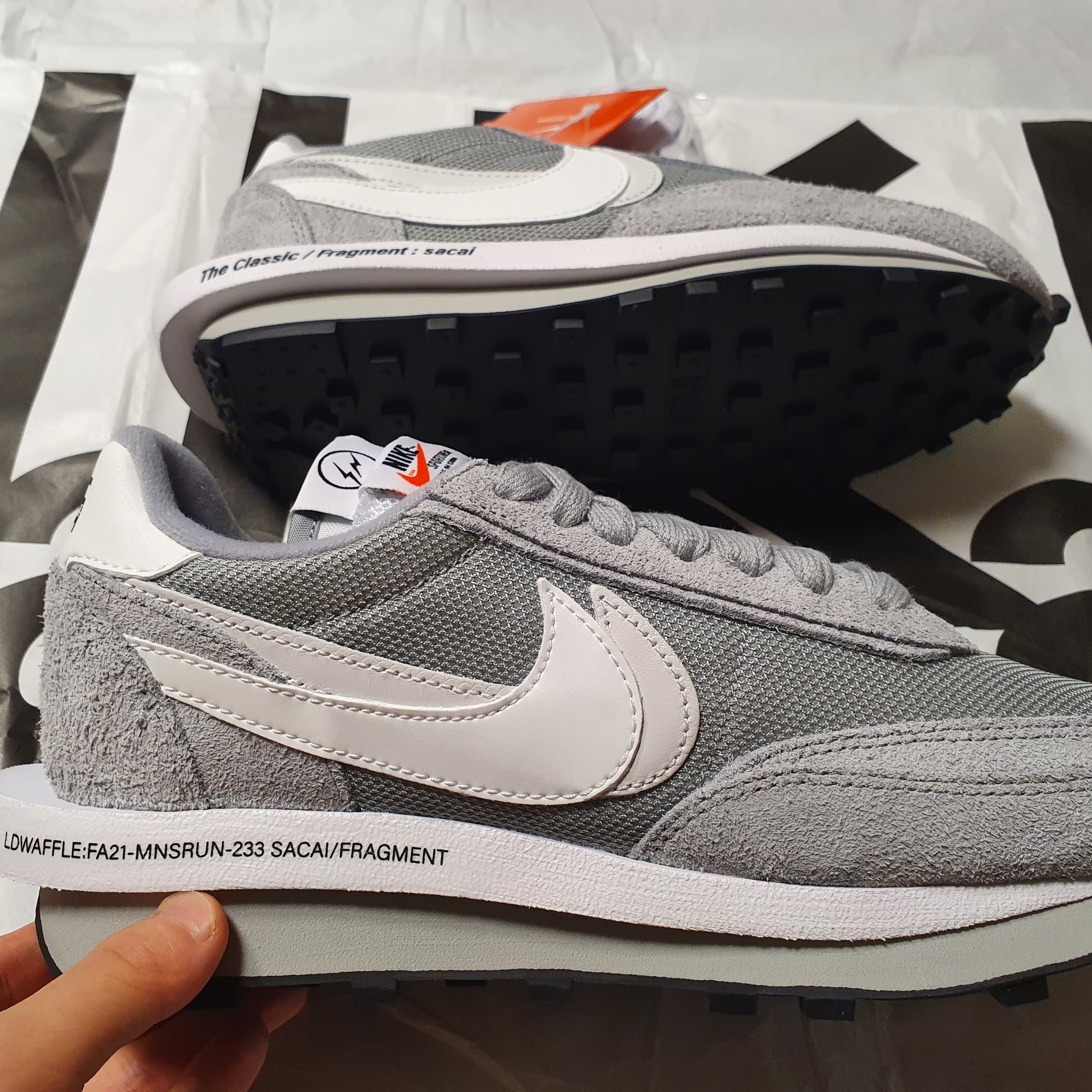 Nike x Sacai x Fragment LDWaffle Light Smoke Grey 착용 스타일 - 1