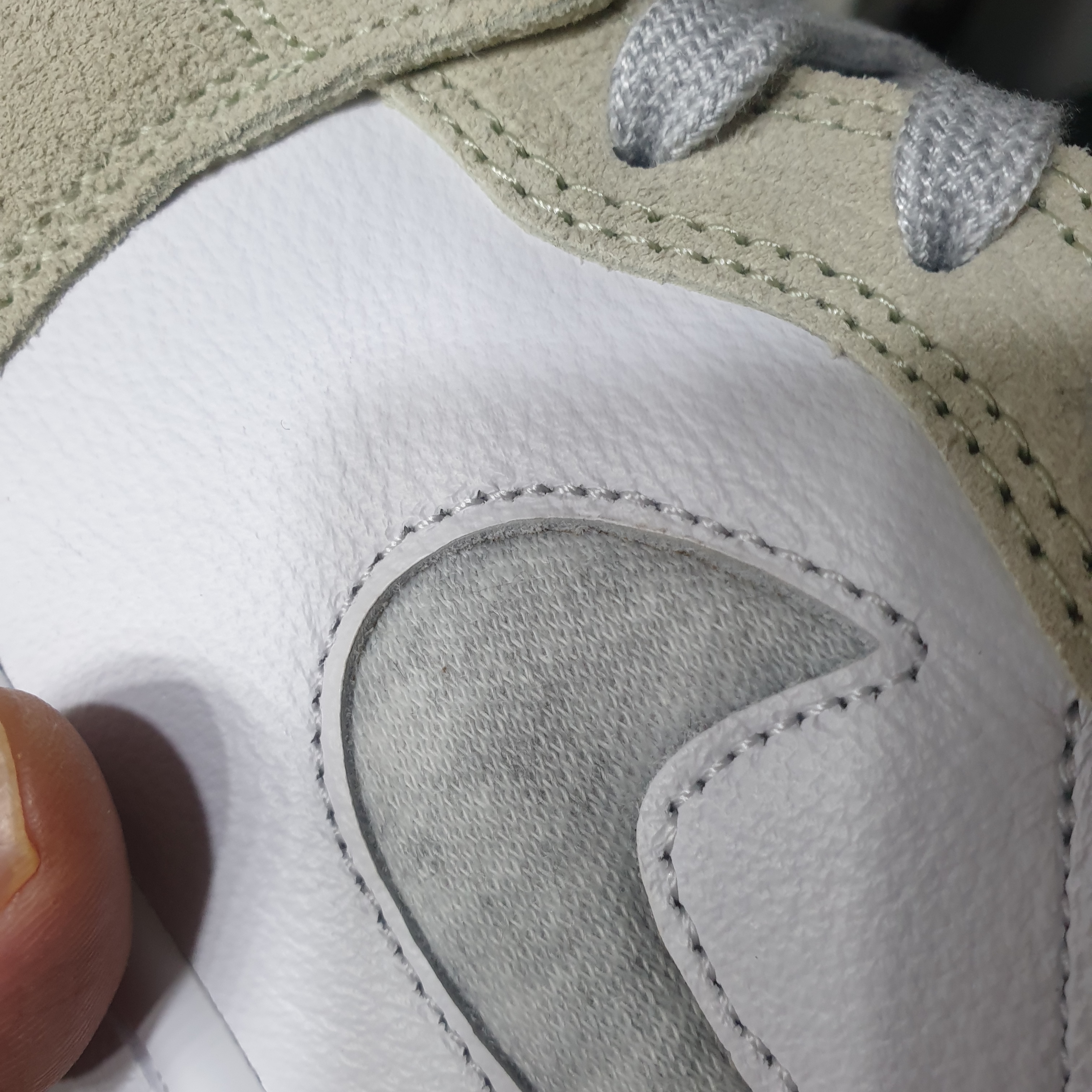 (W) Jordan 1 Zoom Air CMFT Olive Aura 착용 스타일 - 3