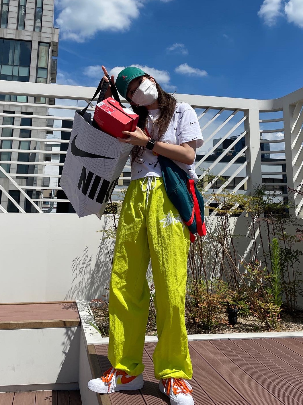 Nike x Stussy Beach Pants Bright Cactus, Nike x Sacai Blazer Low Magma Orange 착용 스타일