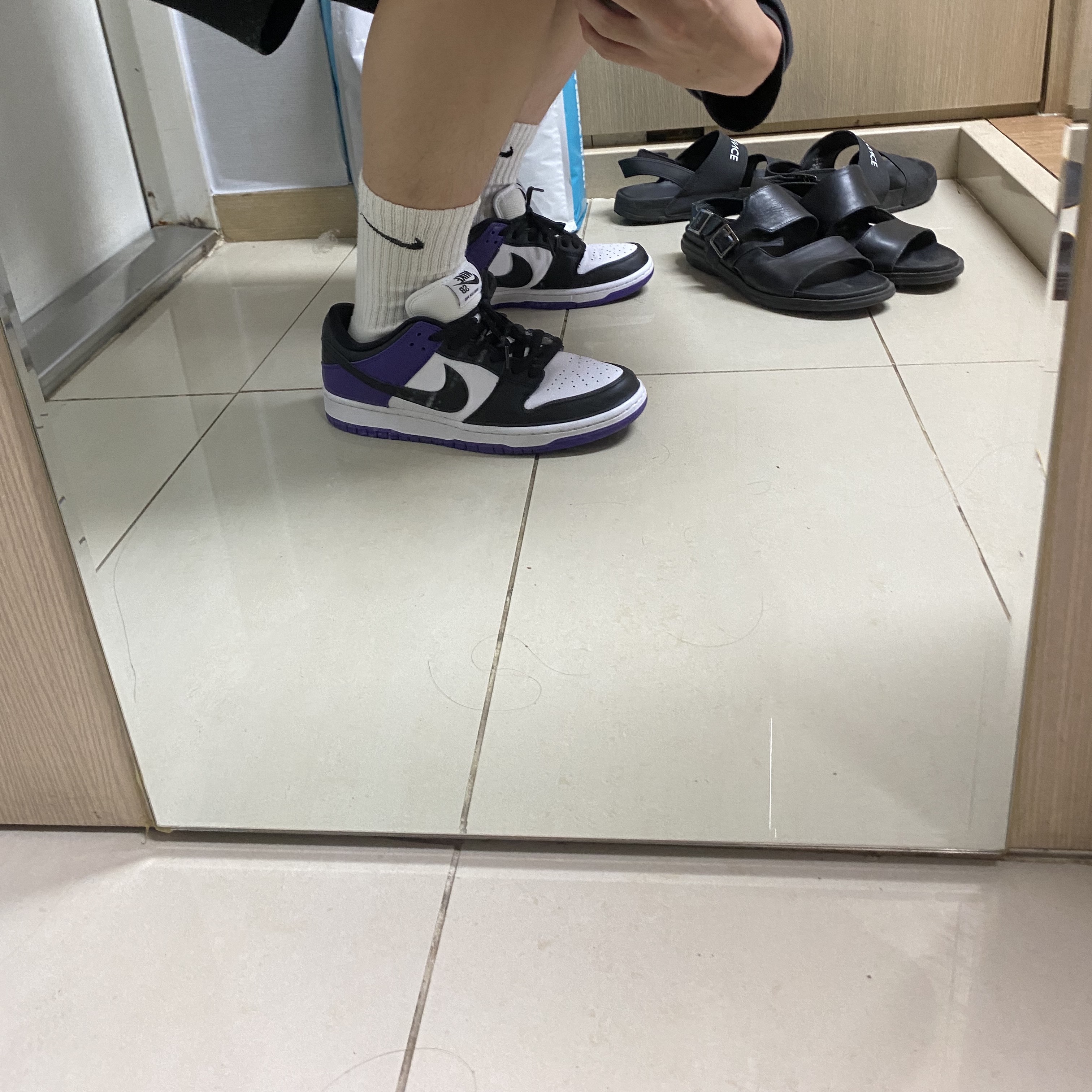 Nike SB Dunk Low Pro Court Purple 착용 스타일 - 2