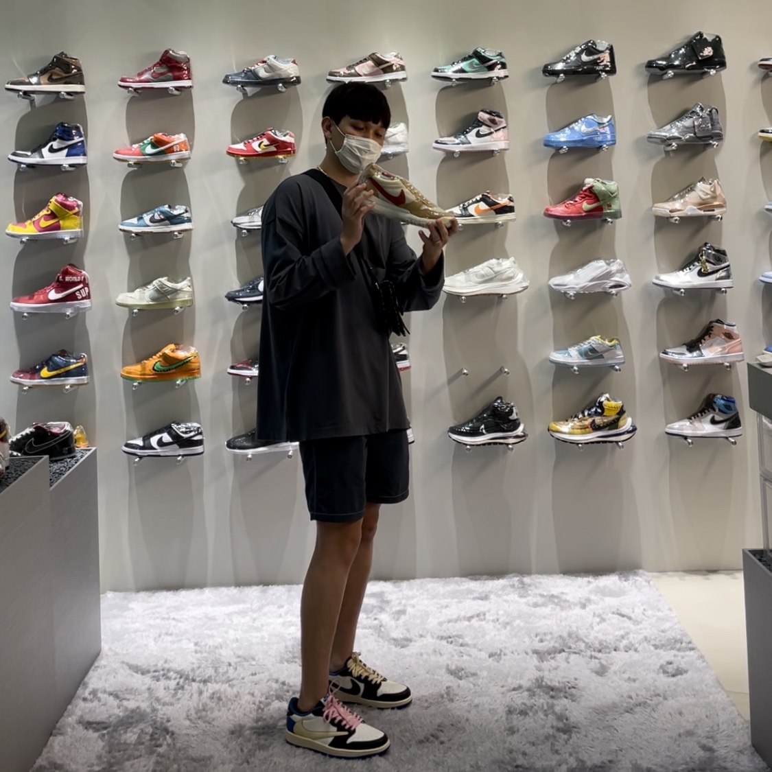 Jordan 1 x Travis Scott x Fragment Retro Low OG SP Military Blue 착용 스타일