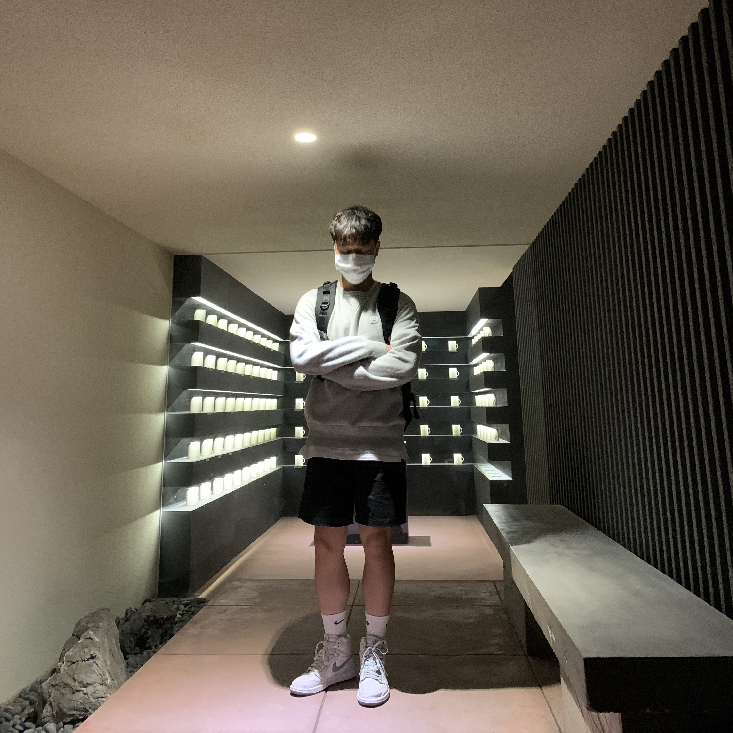 Jordan 1 Retro 30th Anniversary Laser, Acne Studios Fairview Face Crewneck Sweatshirt Light Grey Melange 착용 스타일
