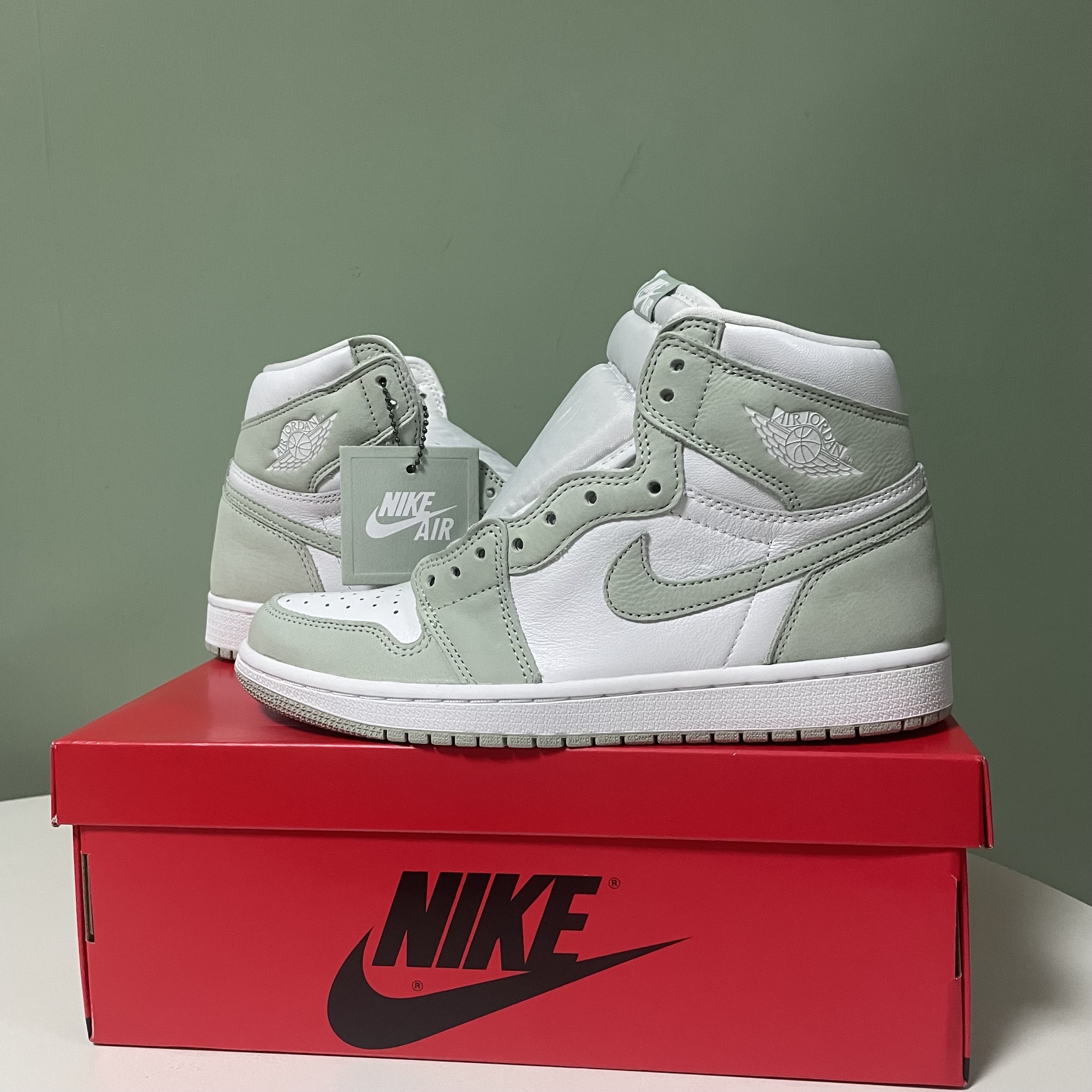 (W) Jordan 1 Retro High OG Seafoam 착용 스타일 - 1