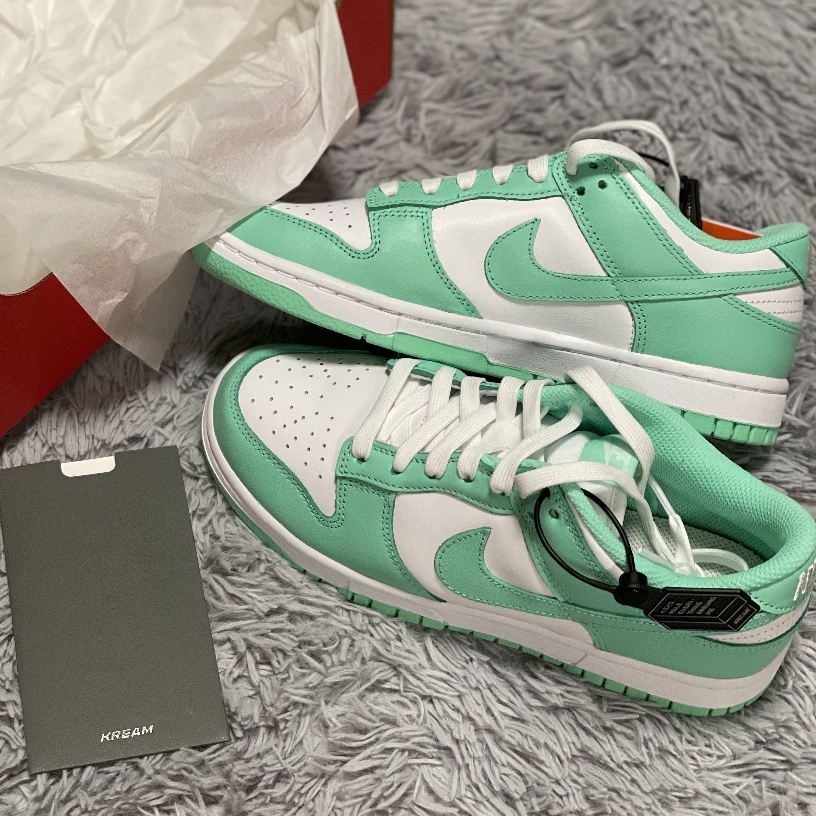 (W) Nike Dunk Low Green Glow 착용 스타일 - 1