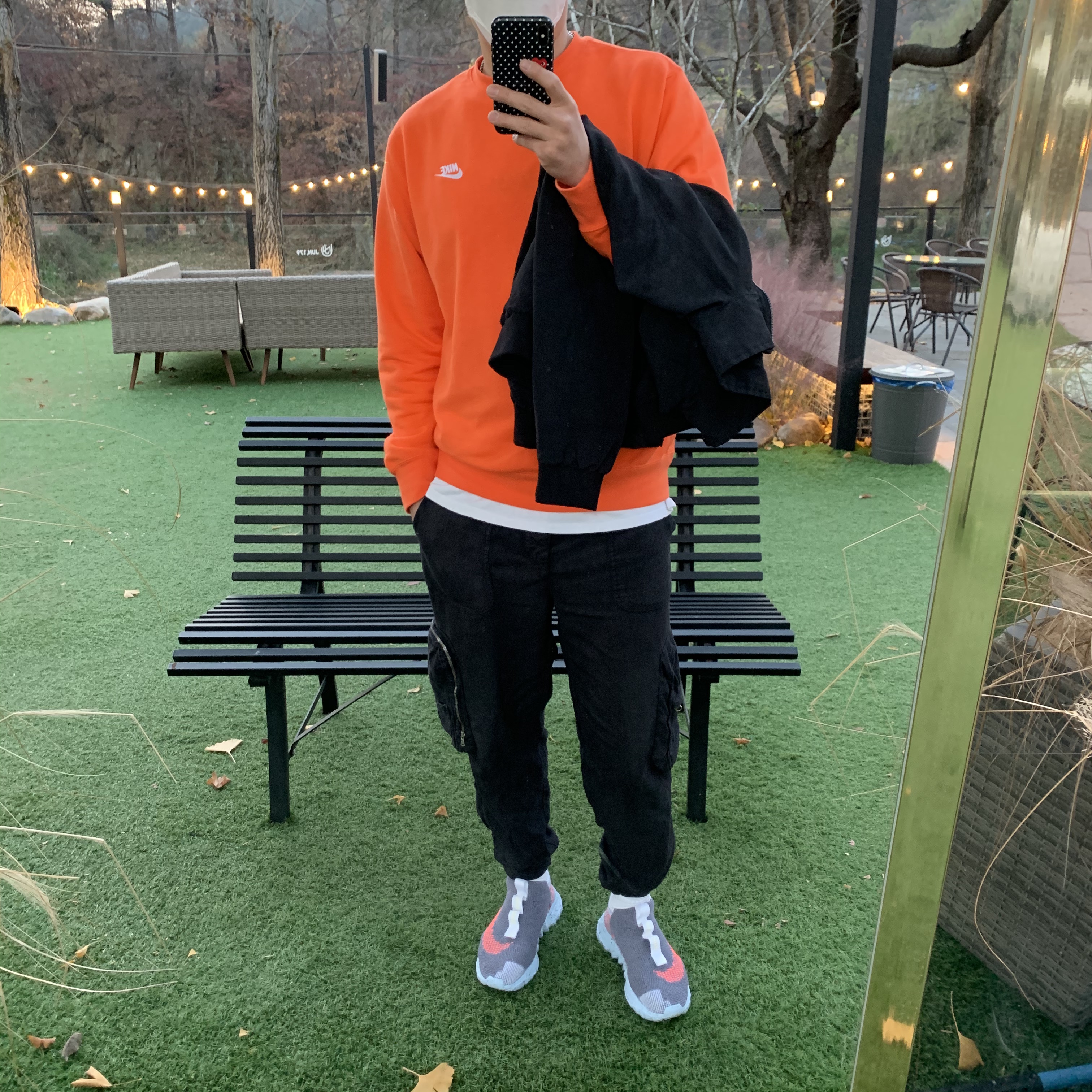 Nike Space Hippie 02 Vast Grey Hyper Crimson 착용 스타일