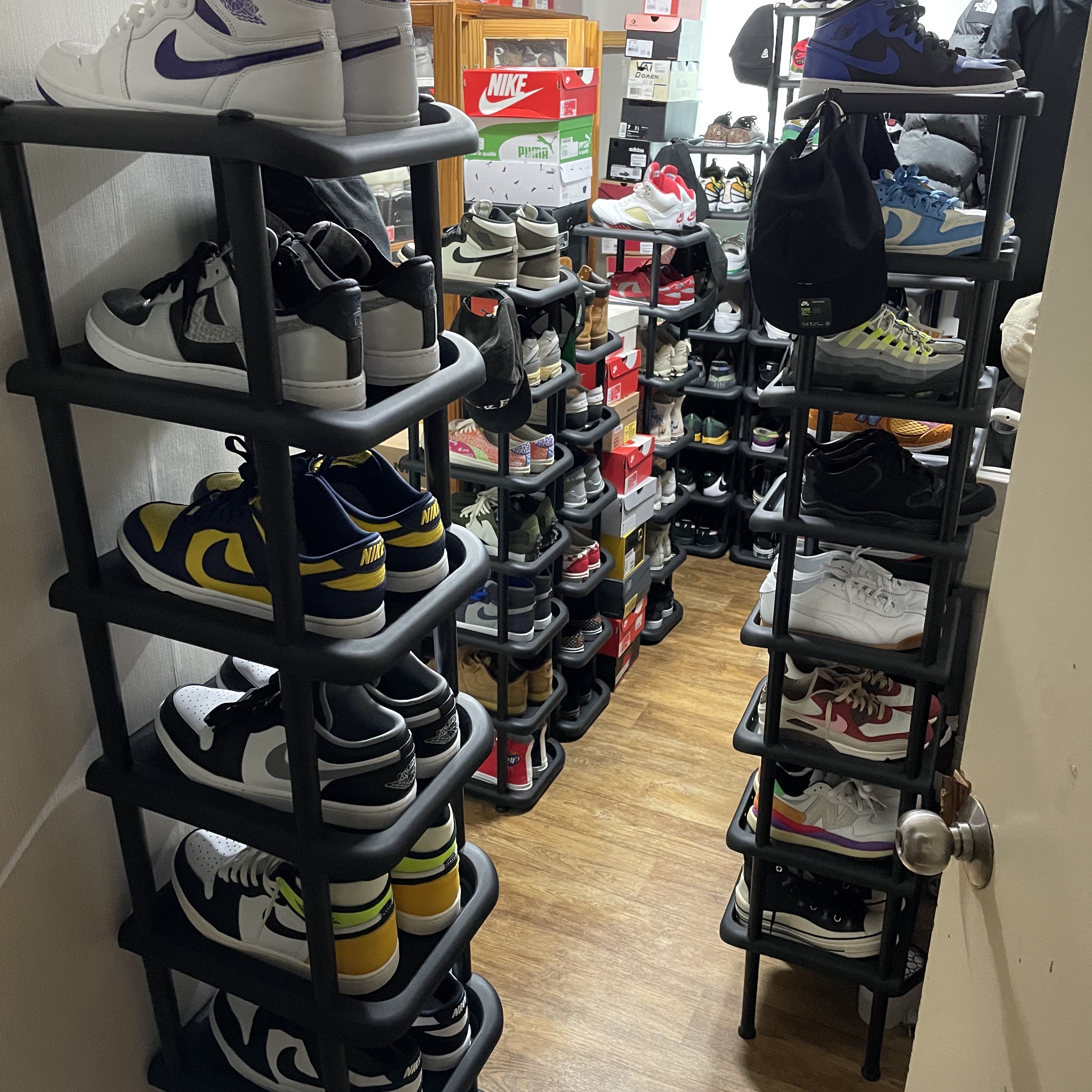 (W) Jordan 1 High OG Court Purple, Nike Air Force 1 B Silver Snake 착용 스타일