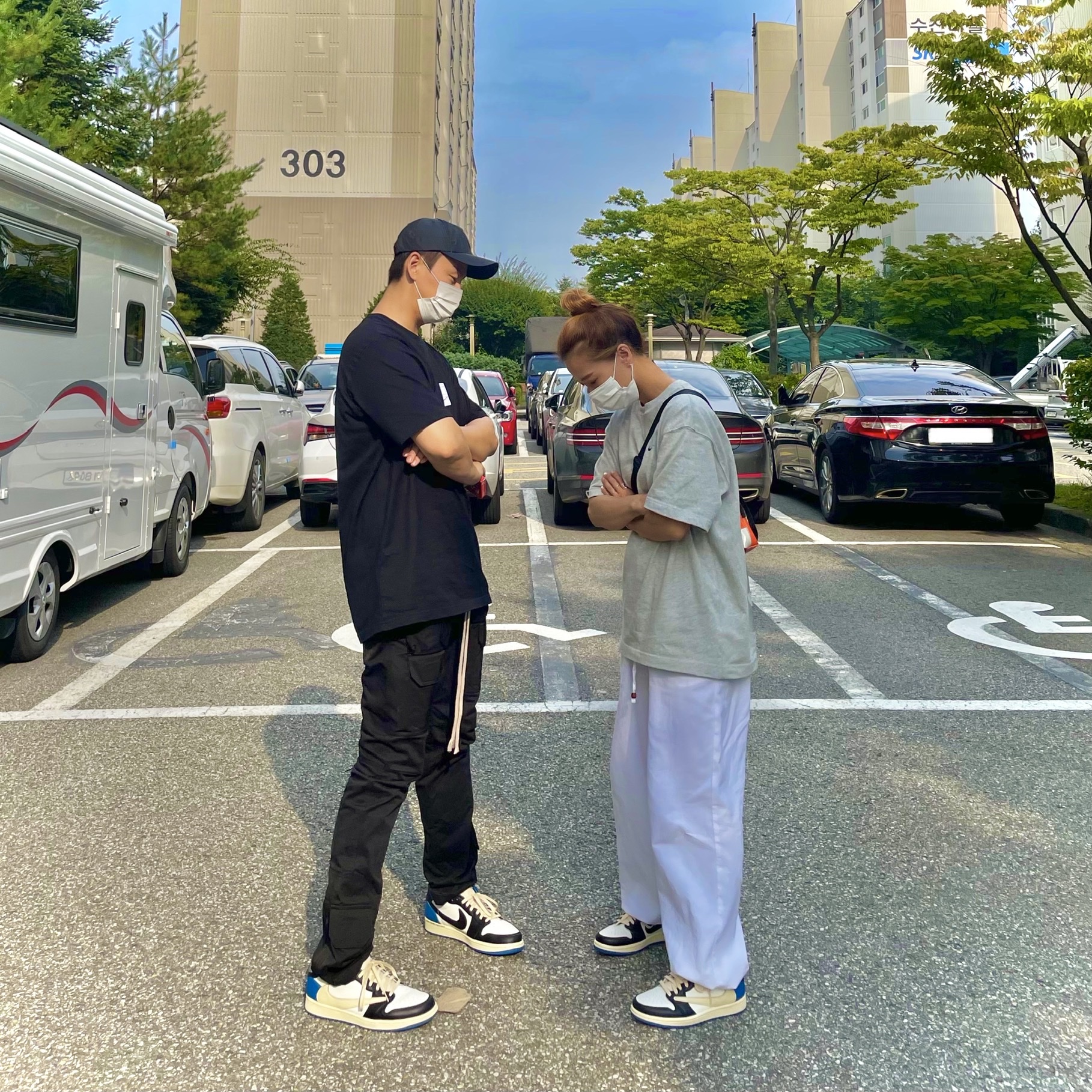Supreme Signature Label S/S Top Black - 21SS, Nike x Kim Jones Oversized T-Shirt Grey Heather - US/EU 착용 스타일