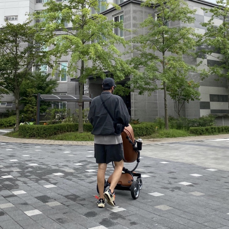 Essentials Track Jacket Black Reflective - 20FW, Essentials Volley Shorts Black Reflective - 20SS 착용 스타일