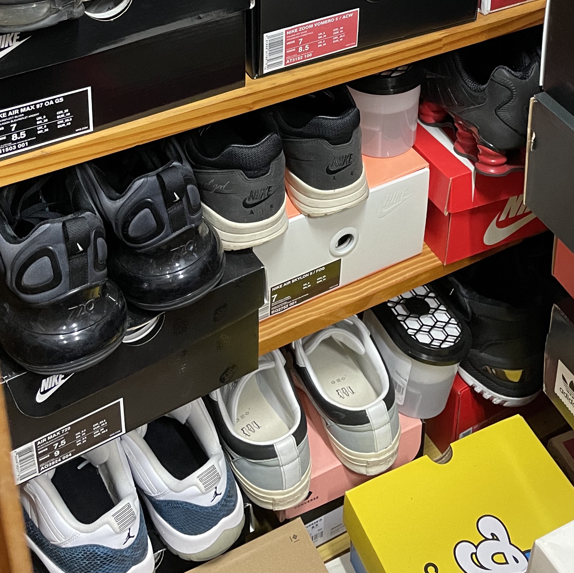 Nike Air Max 720 Total Eclipse, Nike x Fear of God Air Skylon 2 Black Sail 착용 스타일