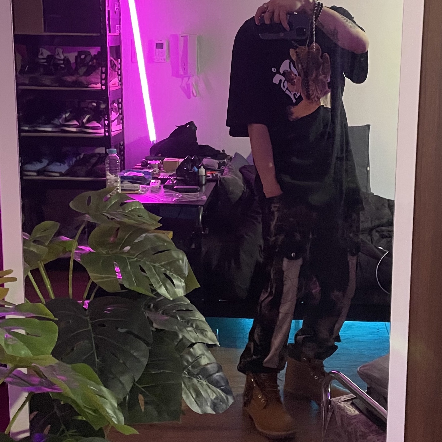 Jordan 6 x Travis Scott Retro Olive, Jordan 5 x Off-White Retro SP Black Muslin 착용 스타일