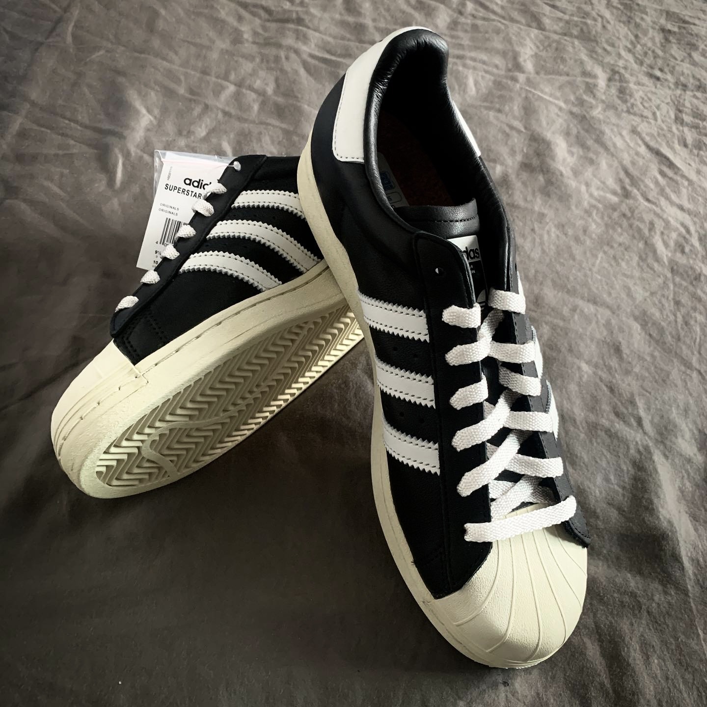 Adidas Superstar Premium Black White 착용 스타일