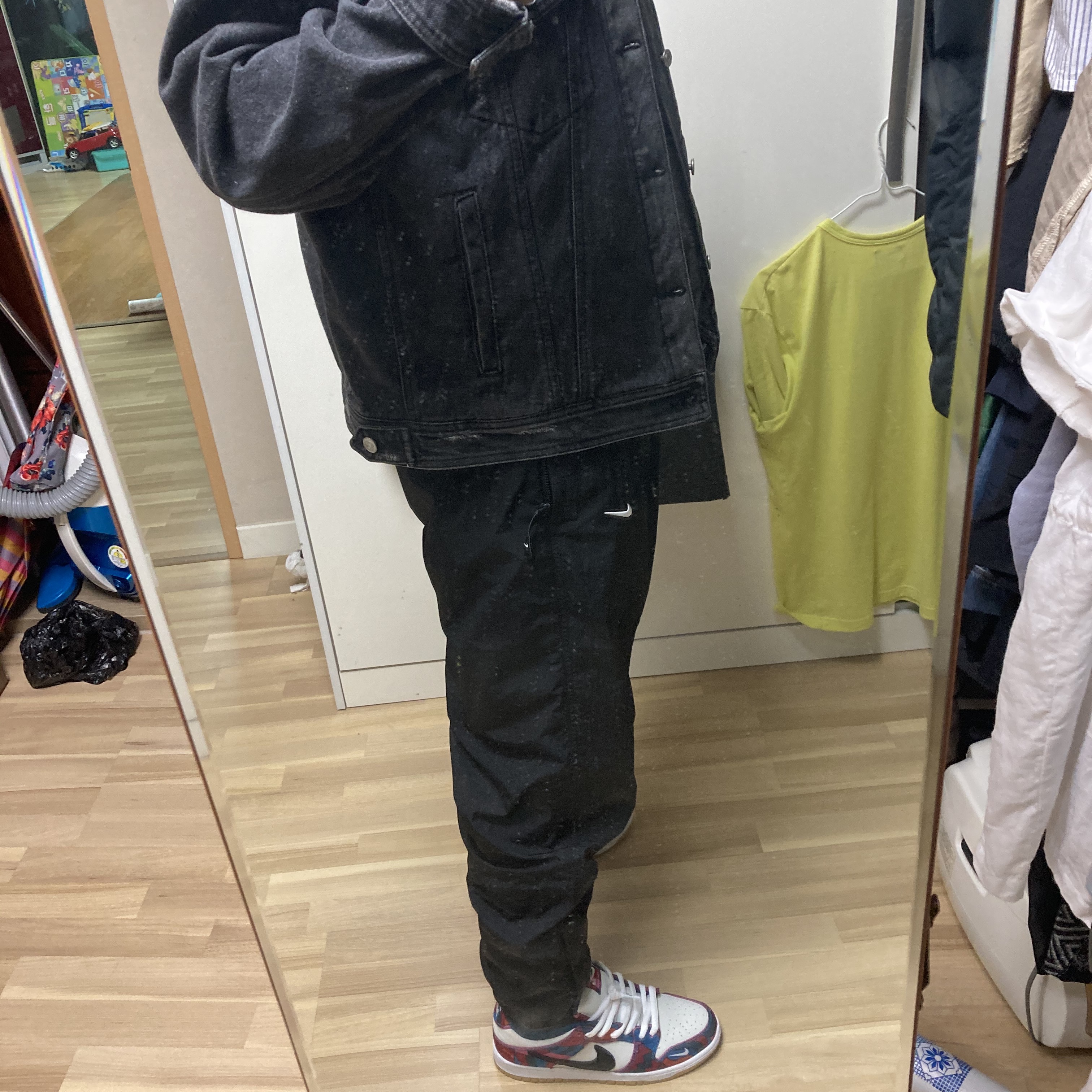 Nike x Parra SB Dunk Low Pro Abstract Art, Nike M NRG Solo Swoosh Track Pants Black - Asia 착용 스타일 - 2