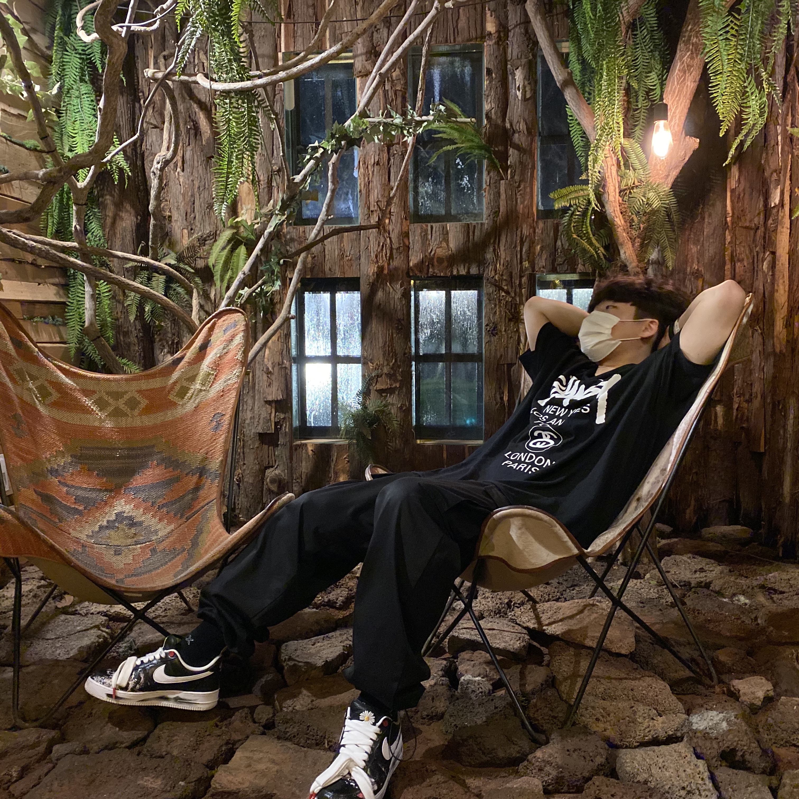 Nike x Peaceminusone Air Force 1 Low Para-Noise, Stussy World Tour T-Shirt Black 착용 스타일