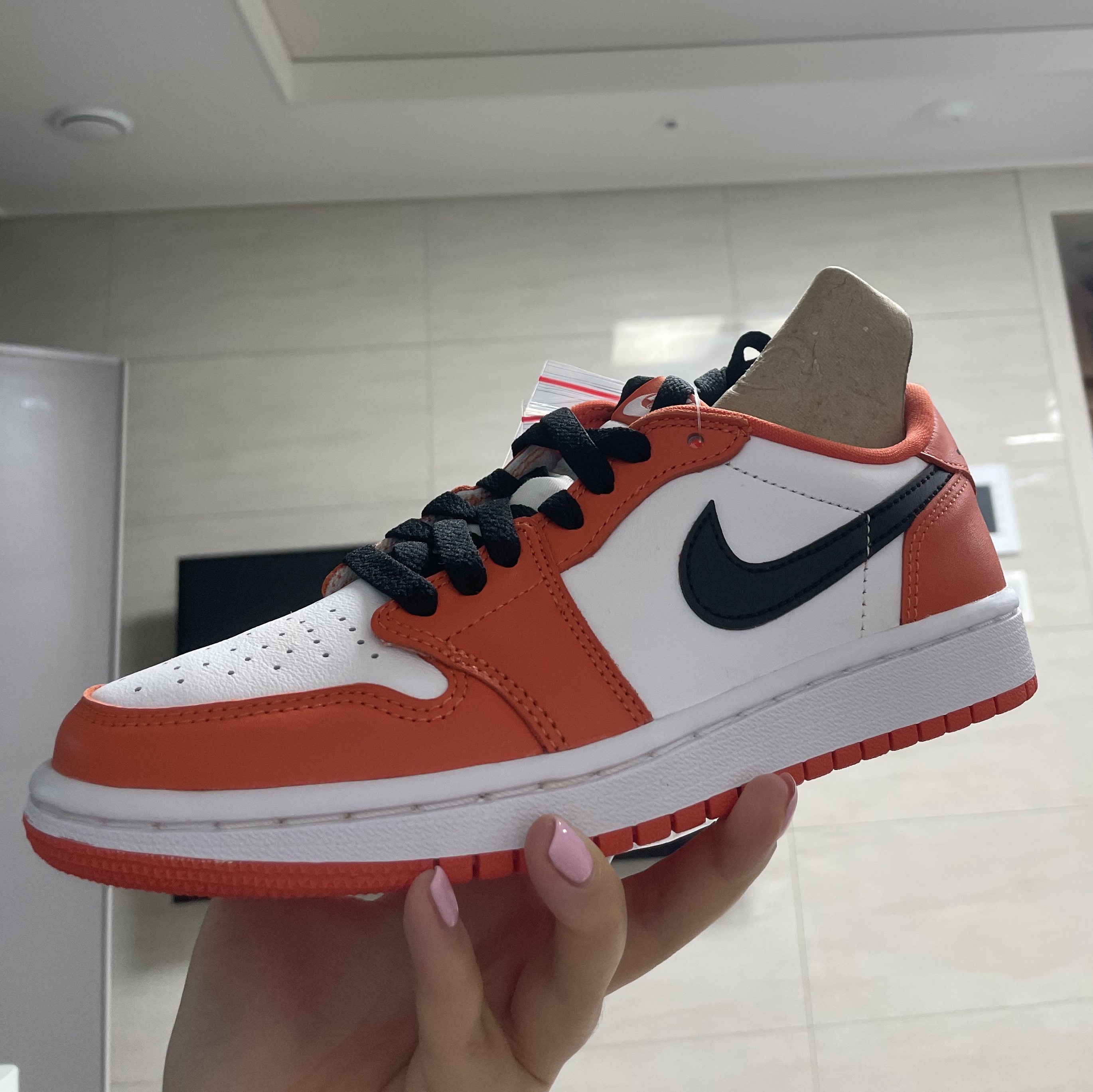 (W) Jordan 1 Low OG Starfish 착용 스타일 - 1
