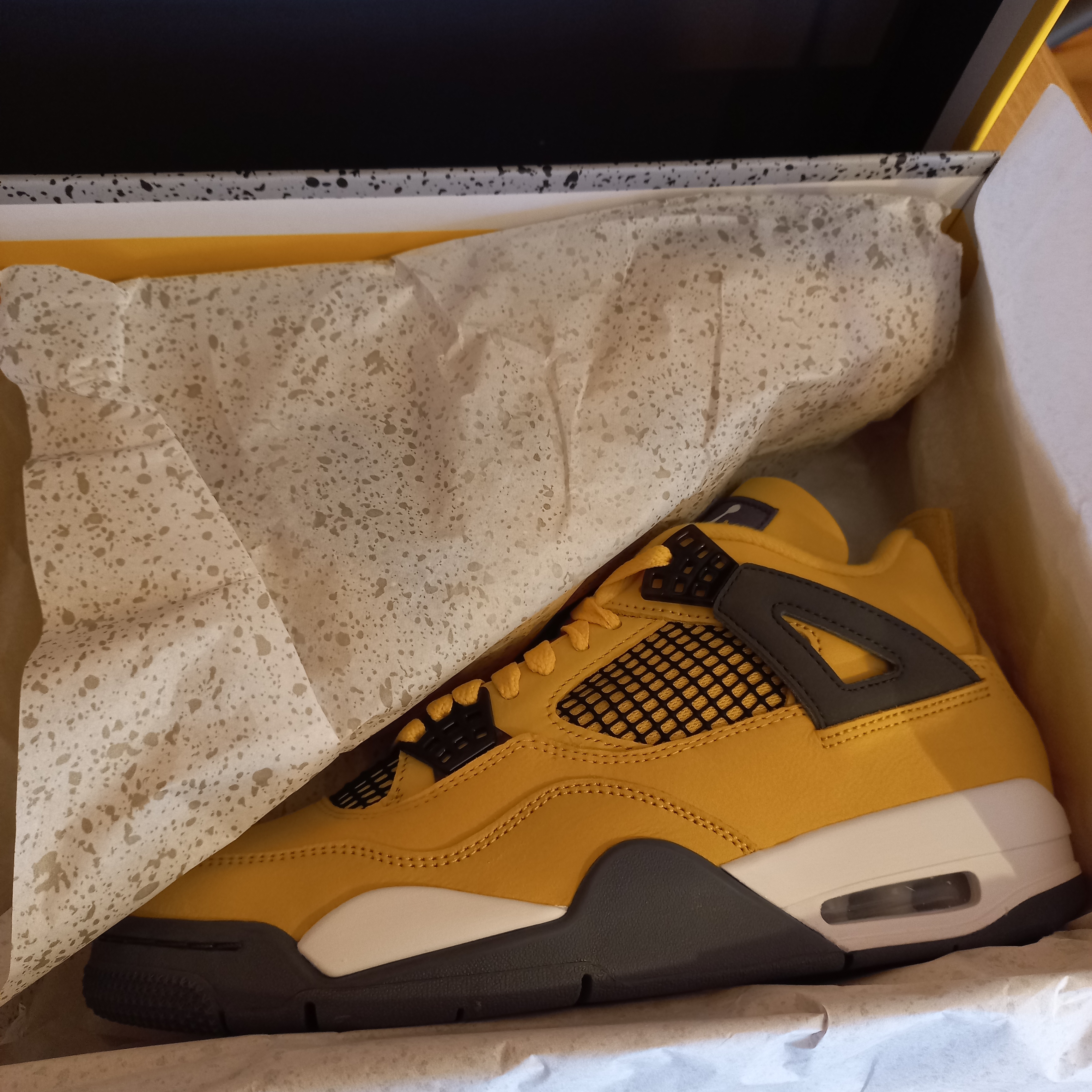 Jordan 4 Retro Tour Yellow 착용 스타일 - 2